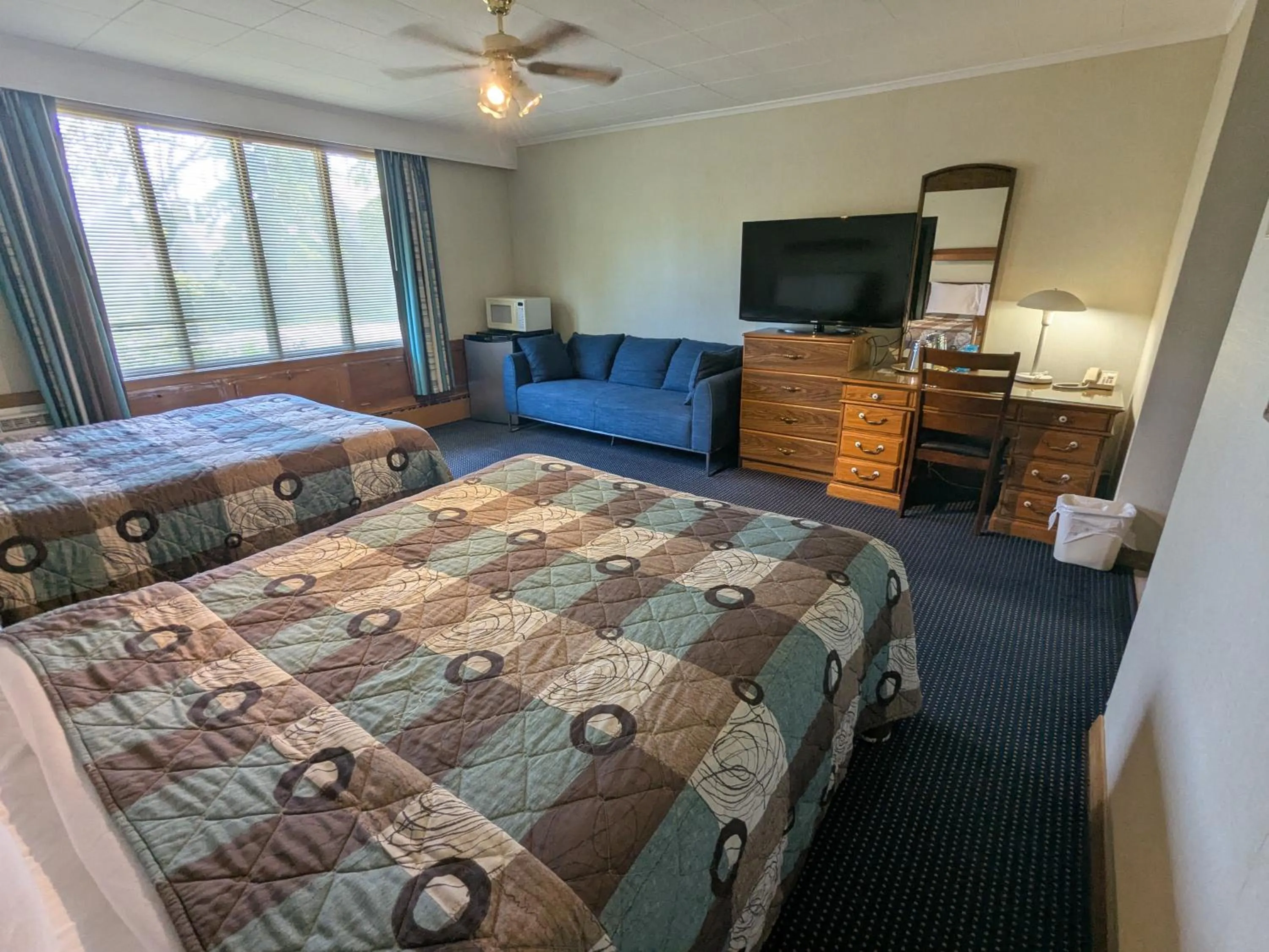 TV and multimedia, Bed in Mariner motor hotel