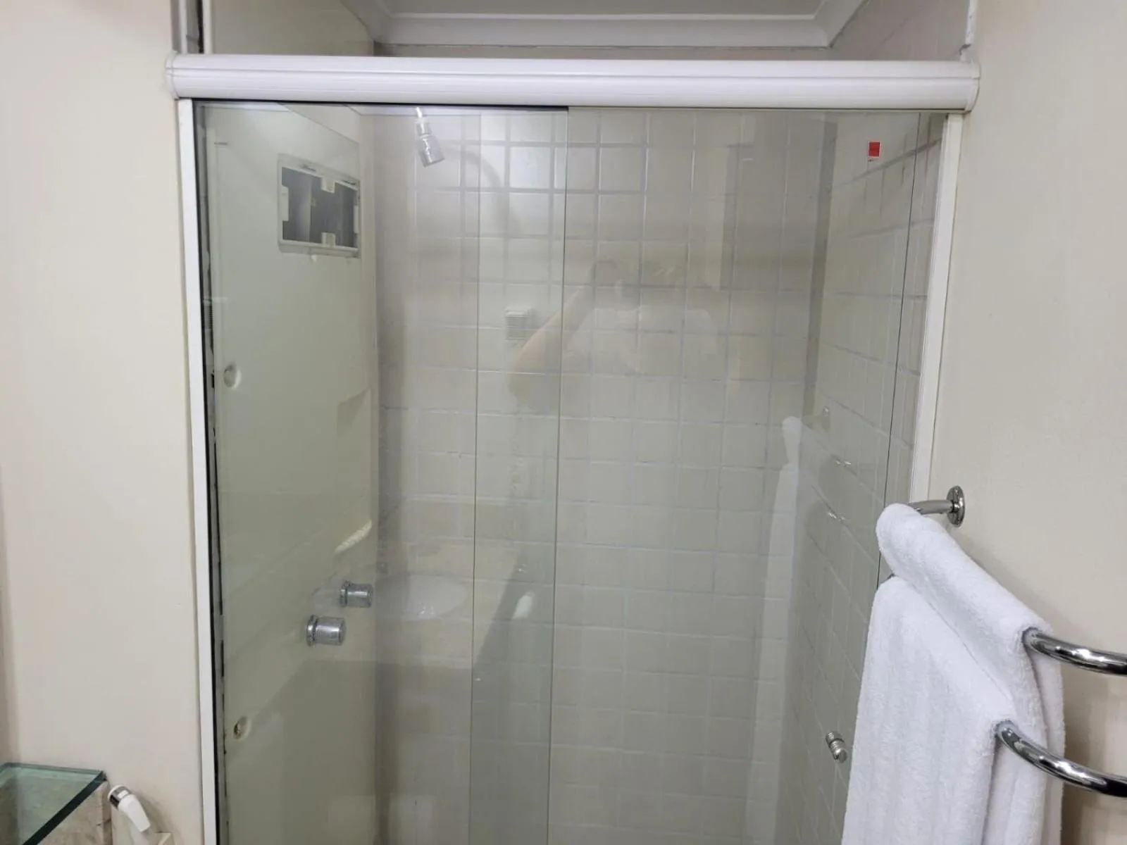 Shower in Elegant Flat Internacional Plaza-Garagem e Piscina