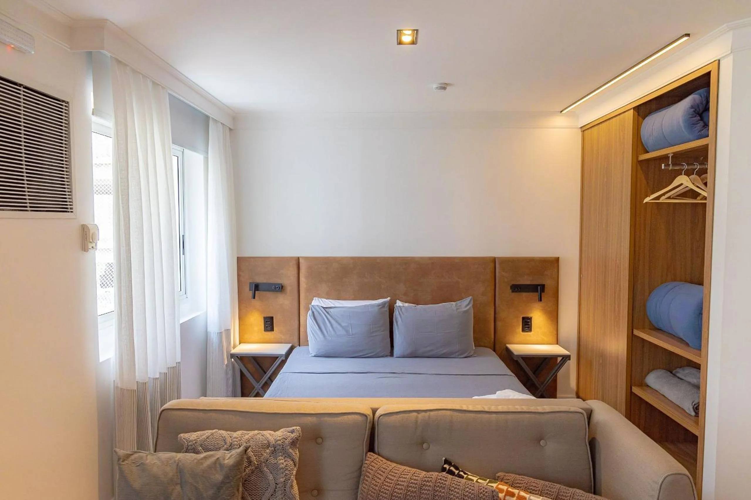 Bed in Elegant Flat Internacional Plaza-Garagem e Piscina