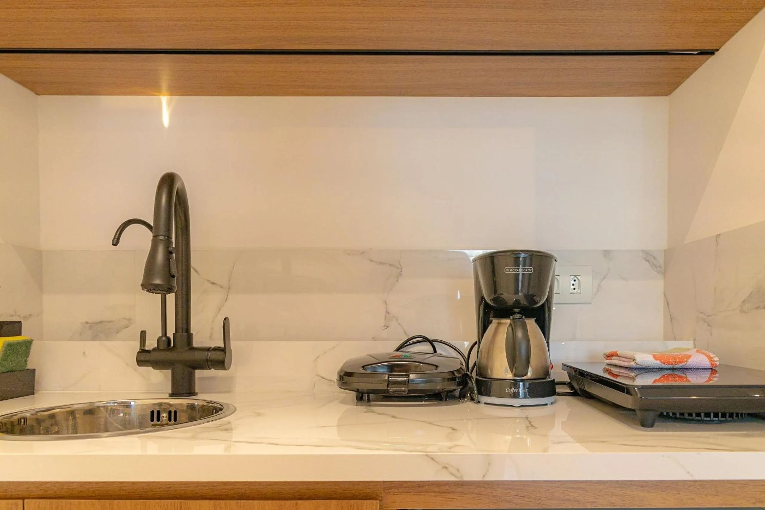 Kitchen or kitchenette in Elegant Flat Internacional Plaza-Garagem e Piscina