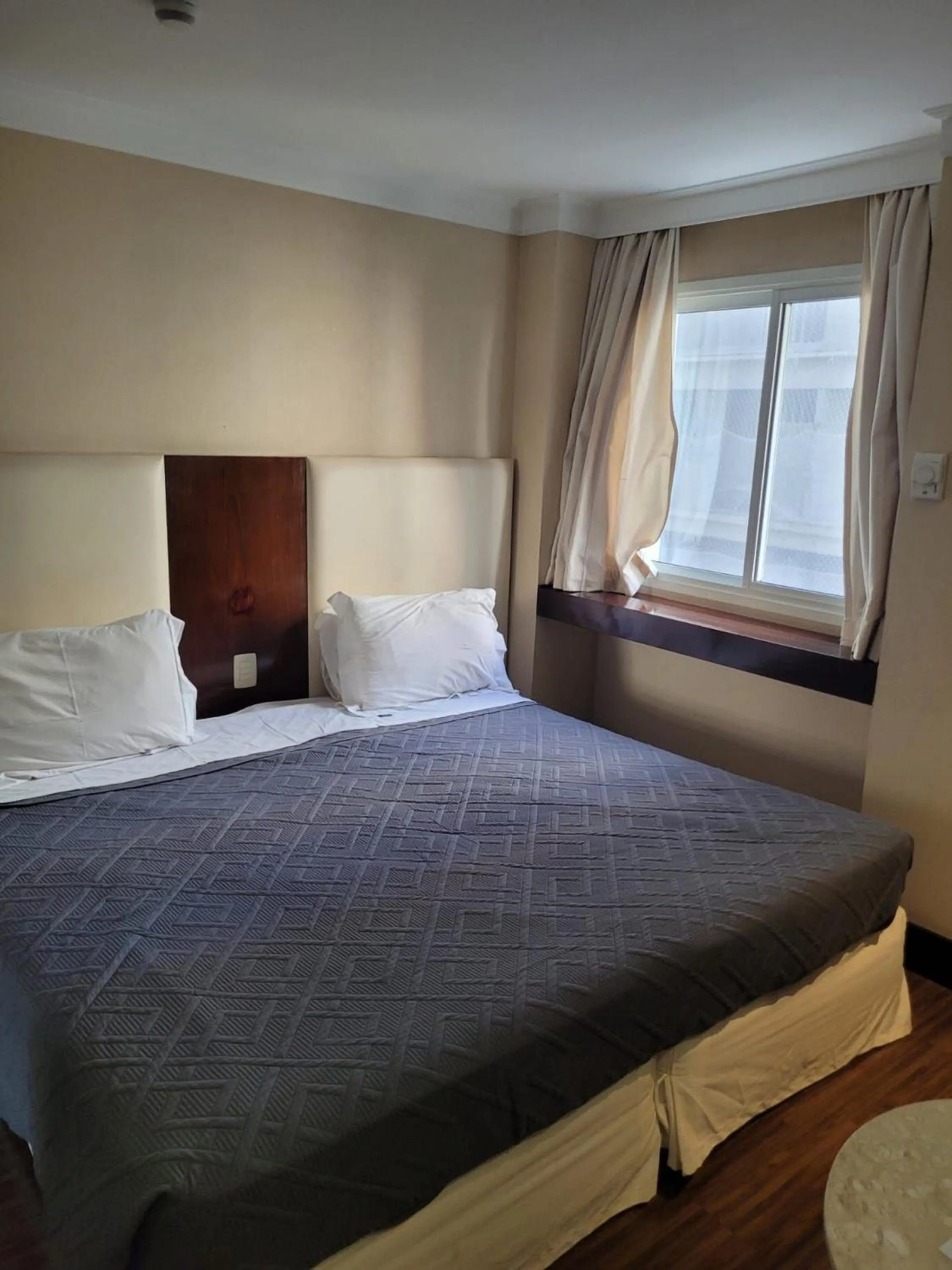 Bed in Elegant Flat Internacional Plaza-Garagem e Piscina