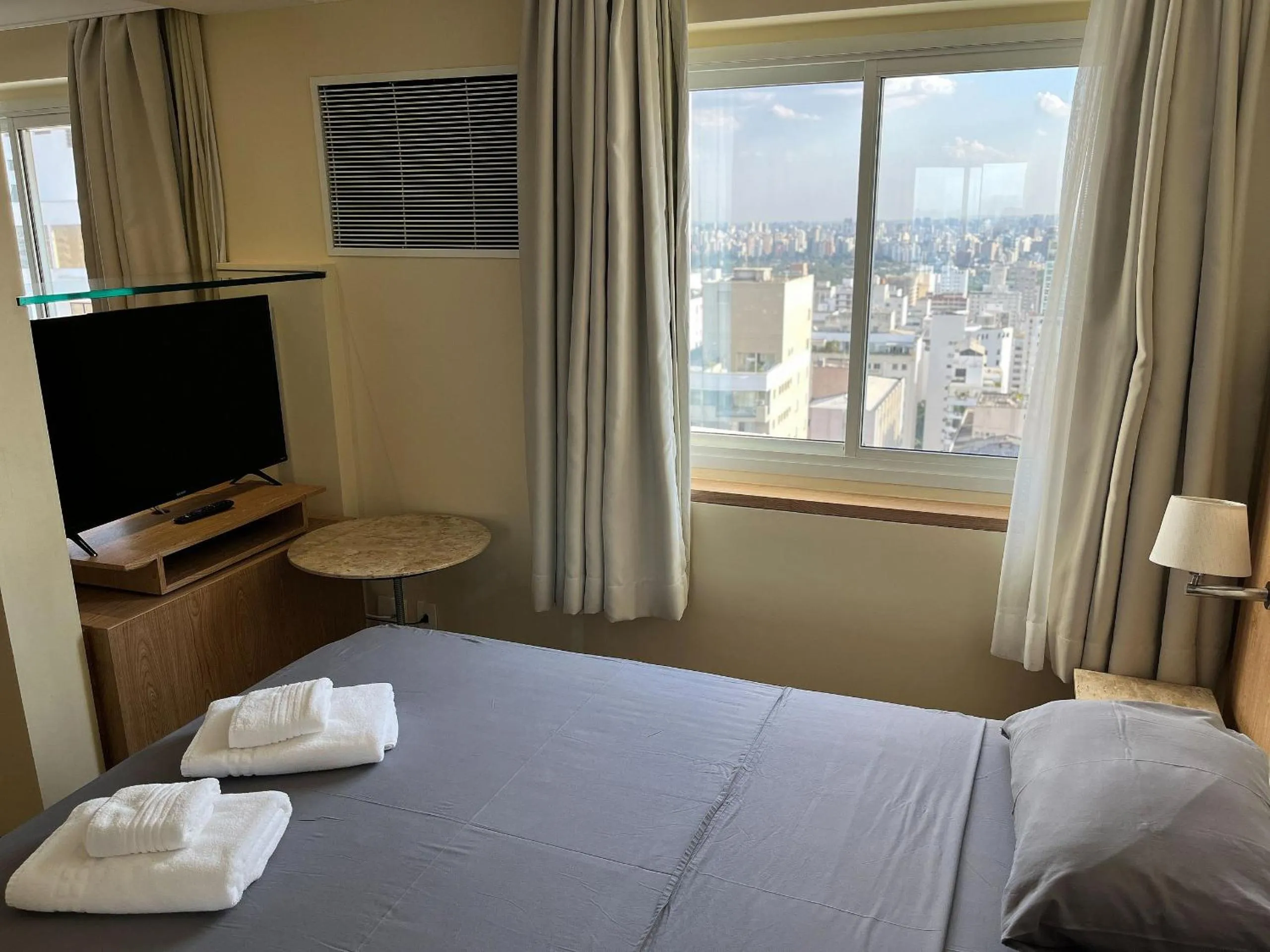 Bed in Elegant Flat Internacional Plaza-Garagem e Piscina