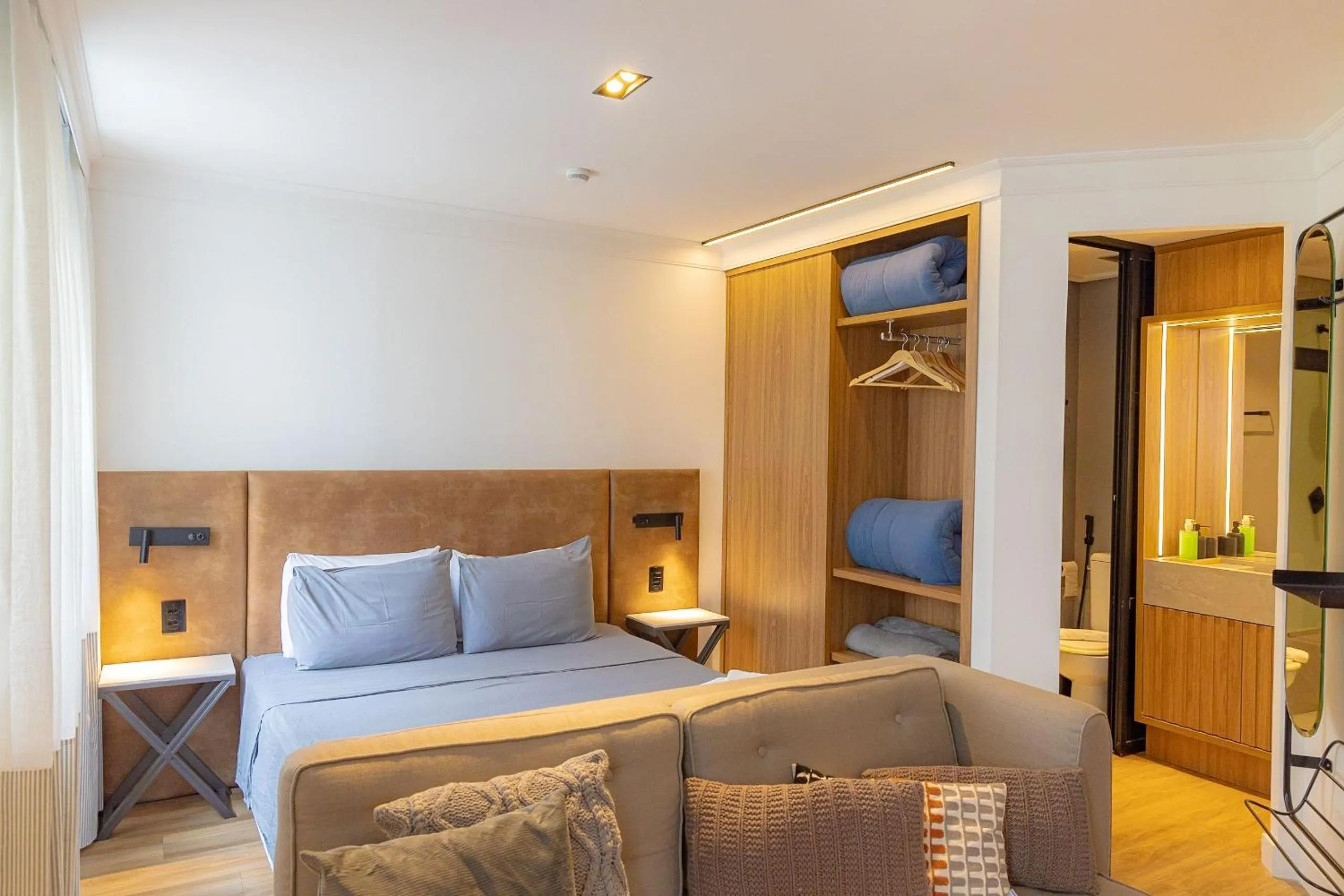 Bed in Elegant Flat Internacional Plaza-Garagem e Piscina