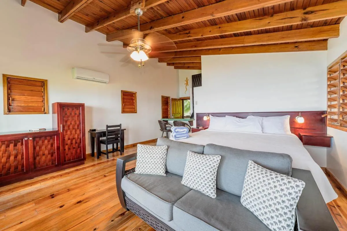 Seating area, Bed in Cocolobo Resort