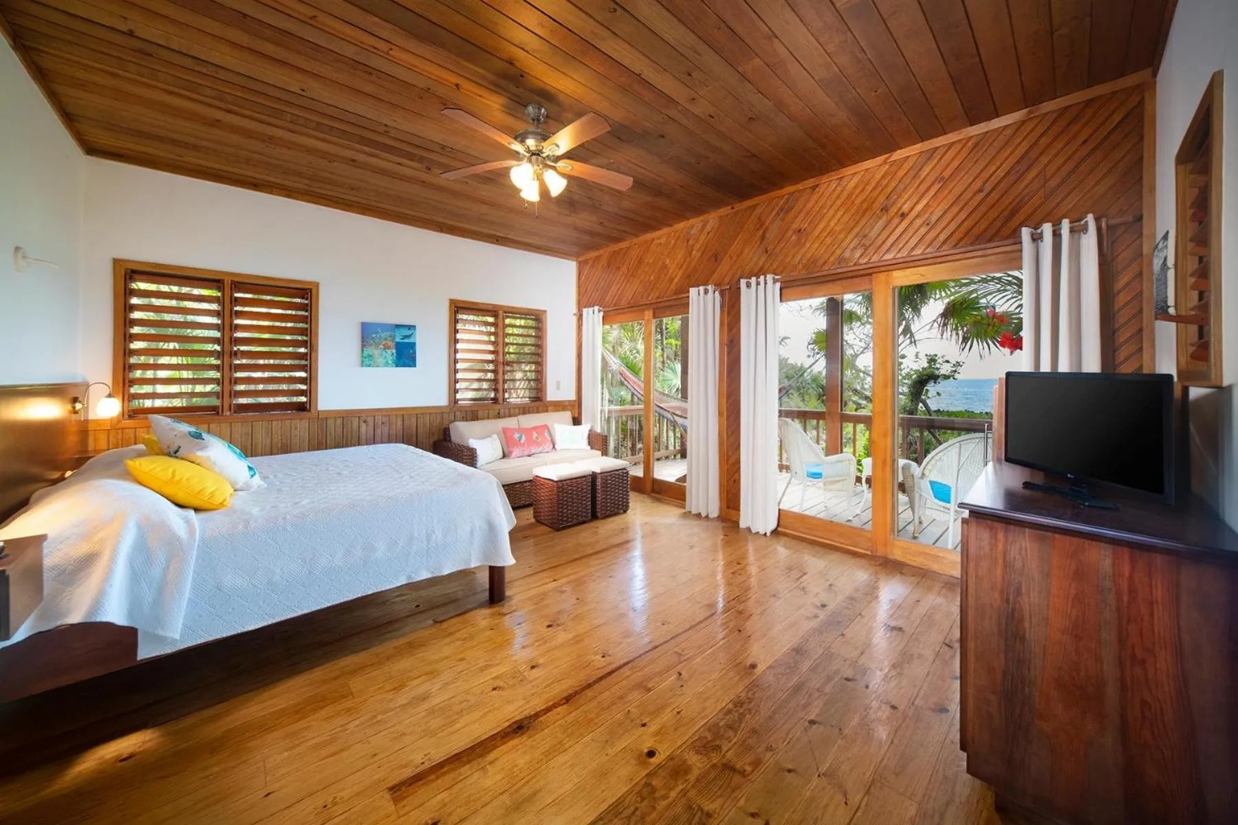 Photo of the whole room, Bed in Cocolobo Resort