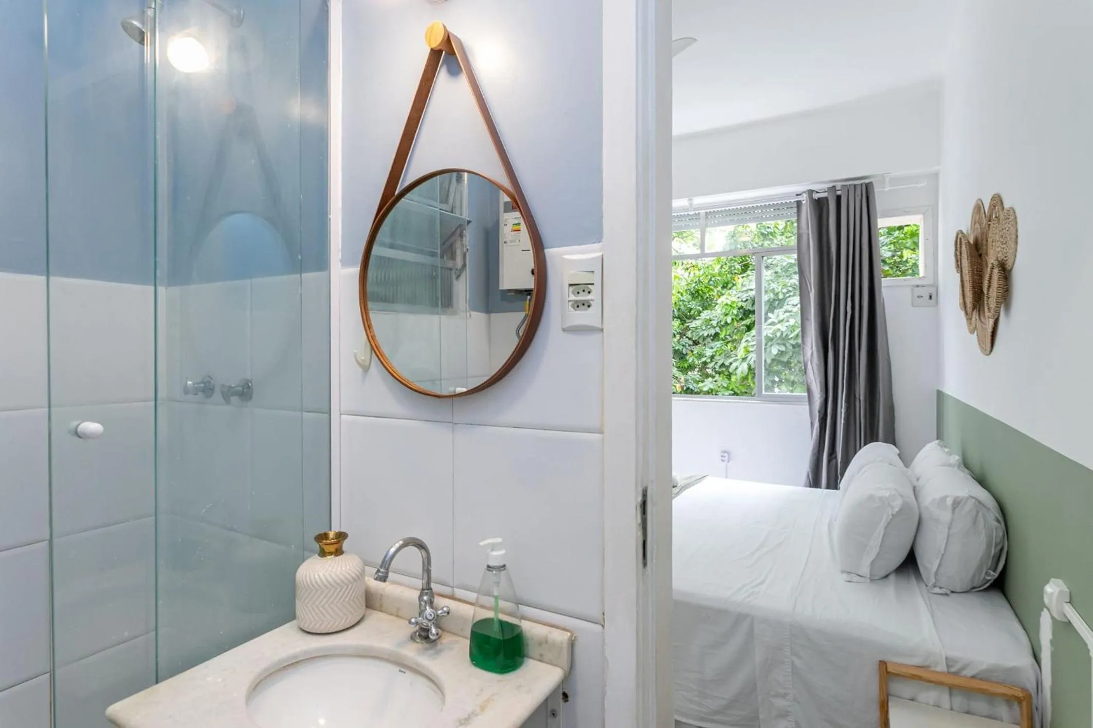 Toilet in Must Leblon - pacote: 4 Hóspedes, Praia + 1 Ticket