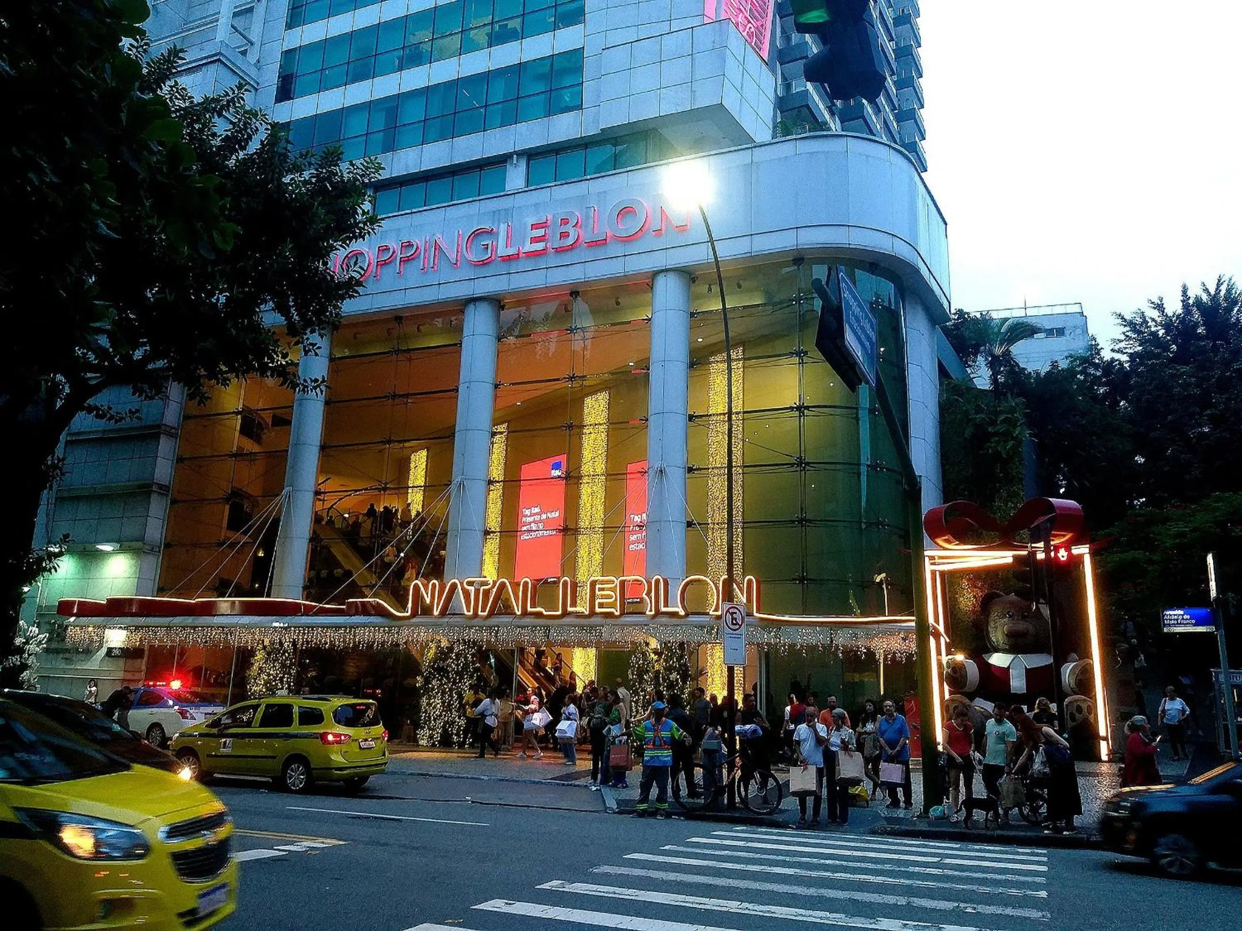 Off site in Must Leblon - pacote: 4 Hóspedes, Praia + 1 Ticket