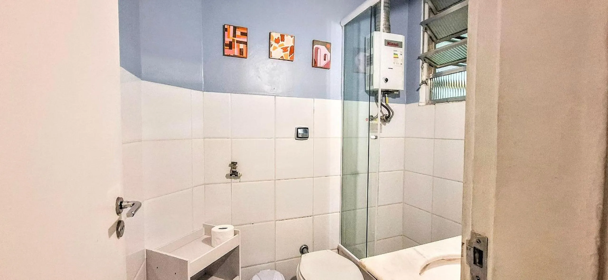 Toilet in Must Leblon - pacote: 4 Hóspedes, Praia + 1 Ticket