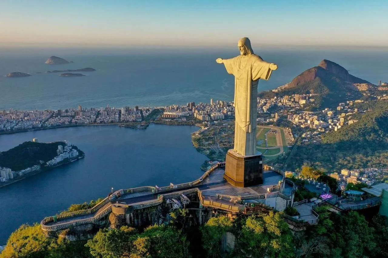 Off site in Must Leblon - pacote: 4 Hóspedes, Praia + 1 Ticket