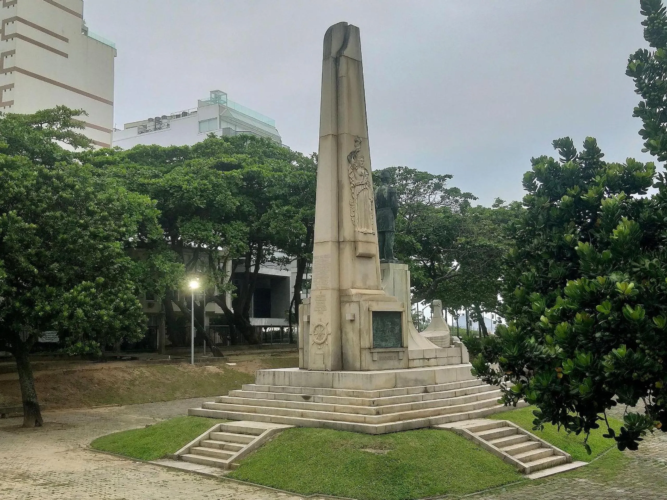 Off site in Must Leblon - pacote: 4 Hóspedes, Praia + 1 Ticket