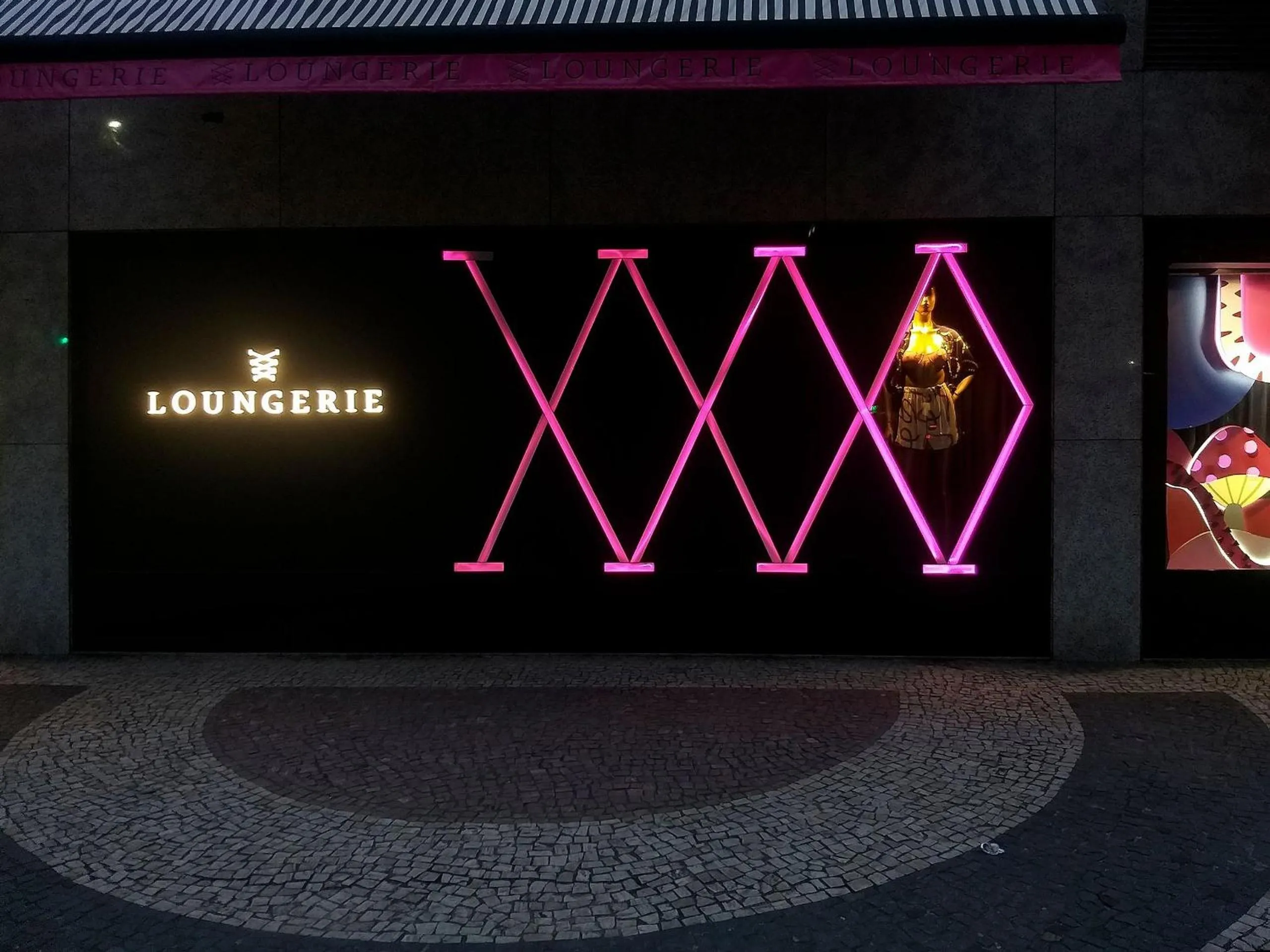 Off site in Must Leblon - pacote: 4 Hóspedes, Praia + 1 Ticket