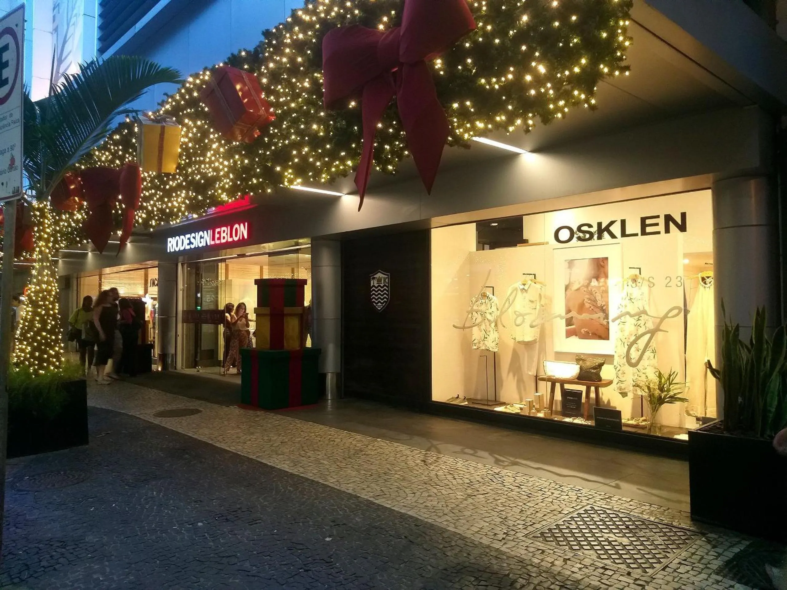 Off site in Must Leblon - pacote: 4 Hóspedes, Praia + 1 Ticket