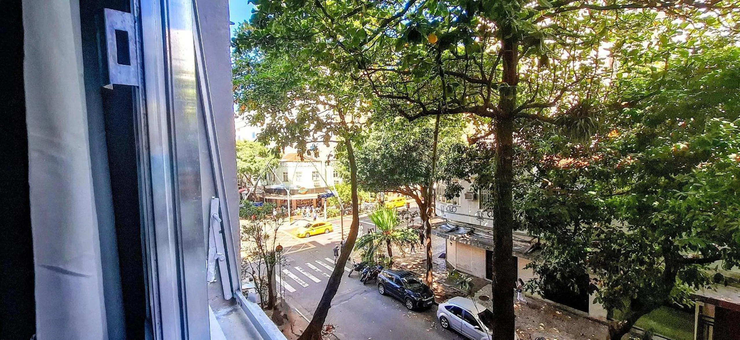 Street view in Must Leblon - pacote: 4 Hóspedes, Praia + 1 Ticket