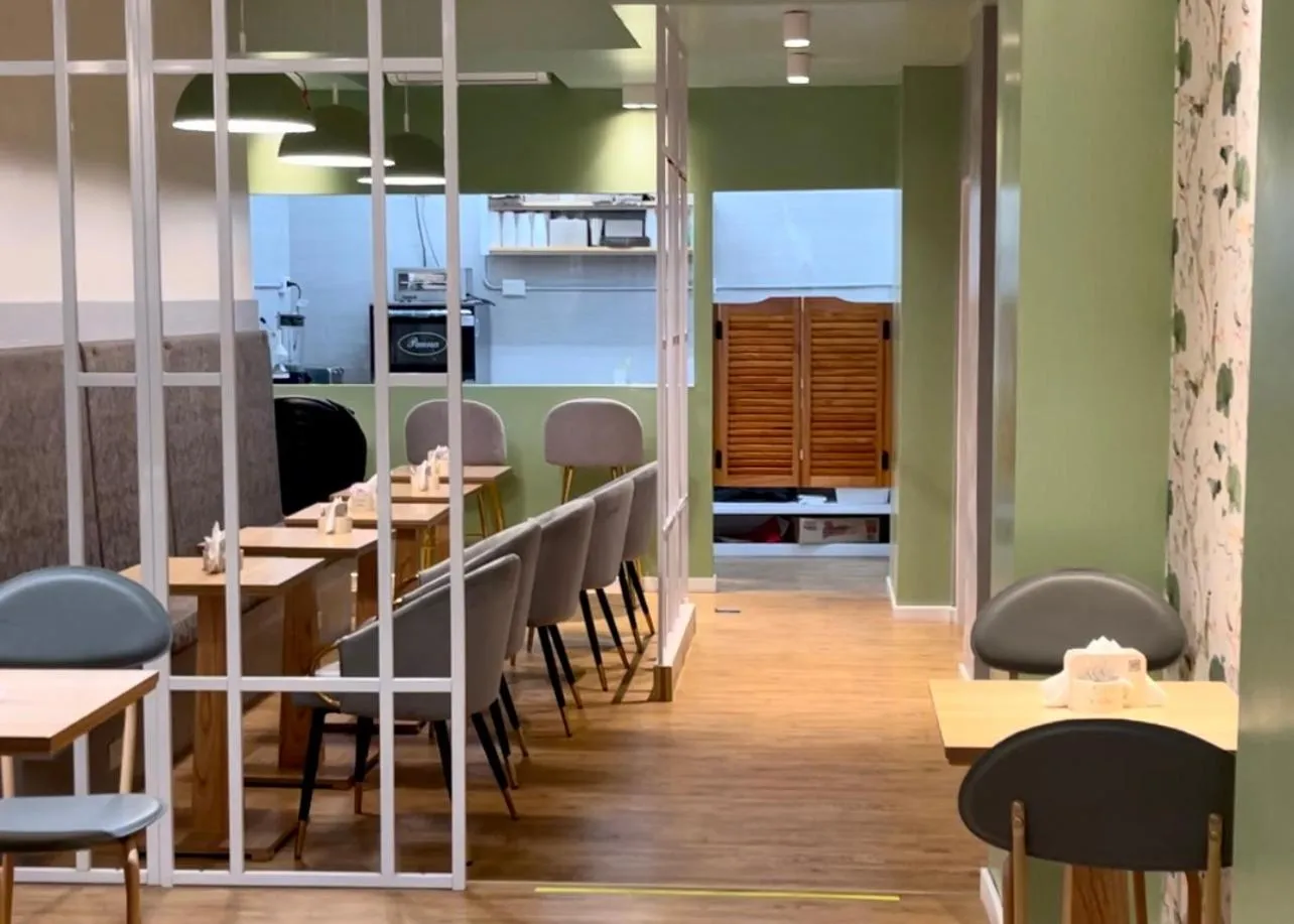 Restaurant/places to eat in Goya Hotel