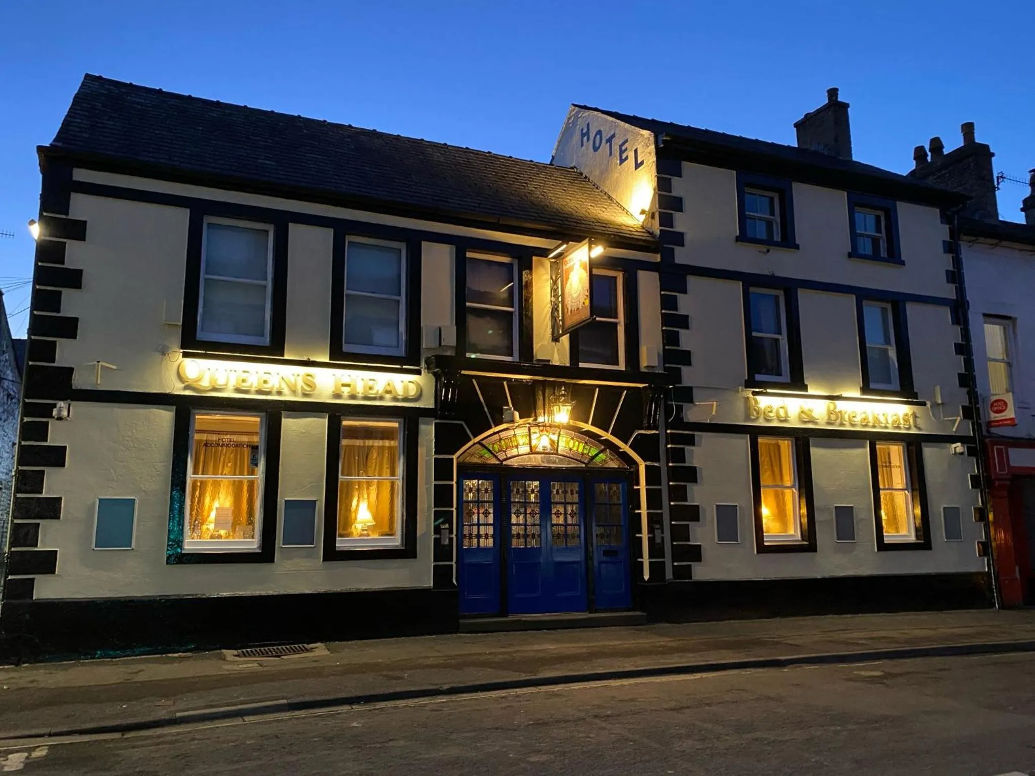 Property building in The Queen's Head Hotel