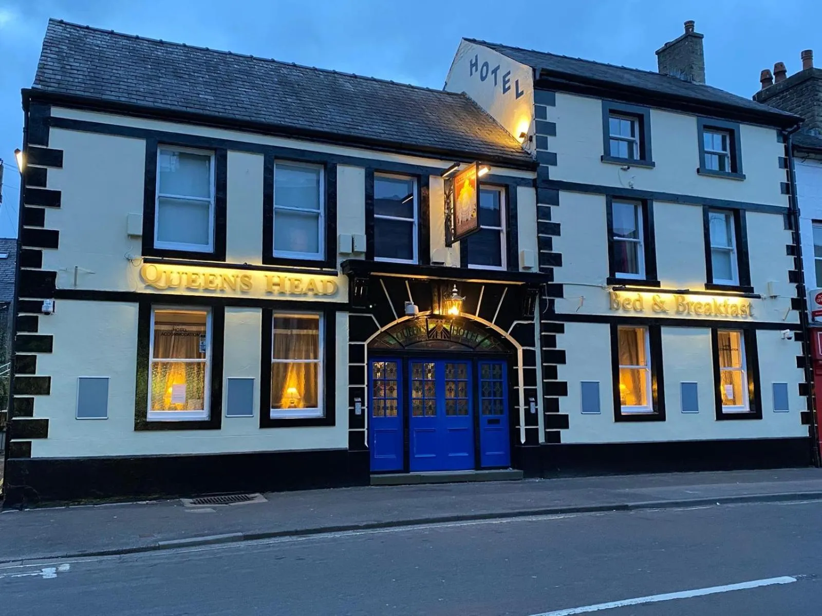 Property building in The Queen's Head Hotel