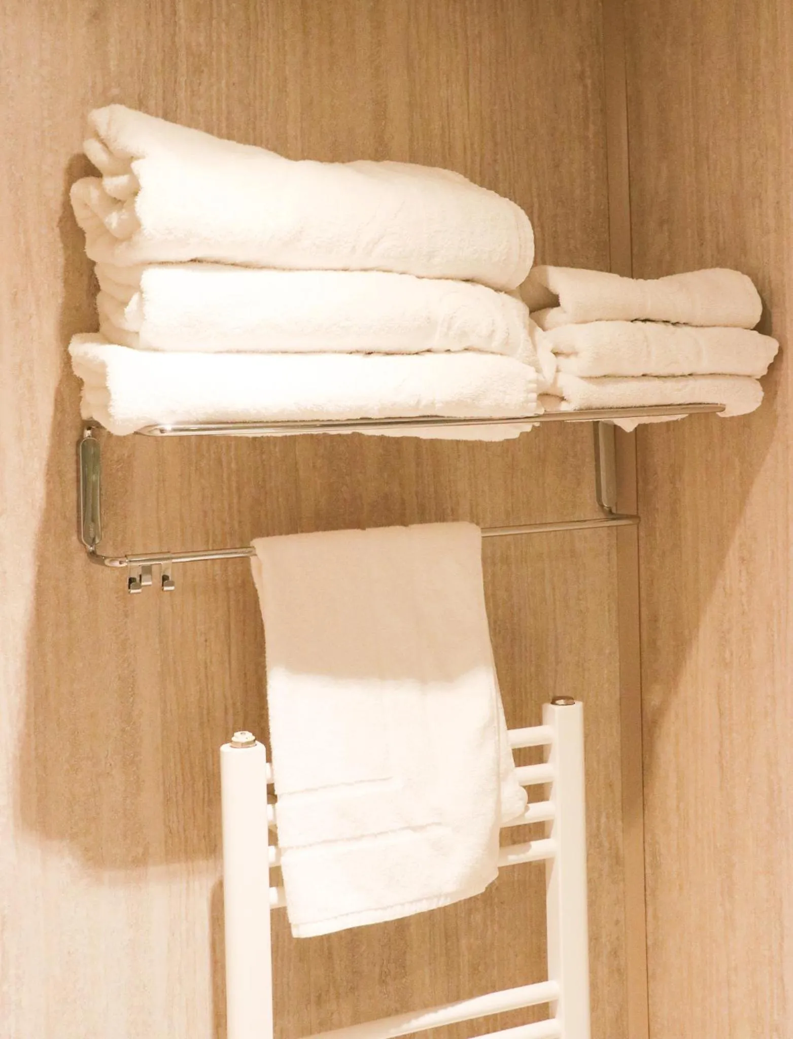 Bathroom in The Queen's Head Hotel