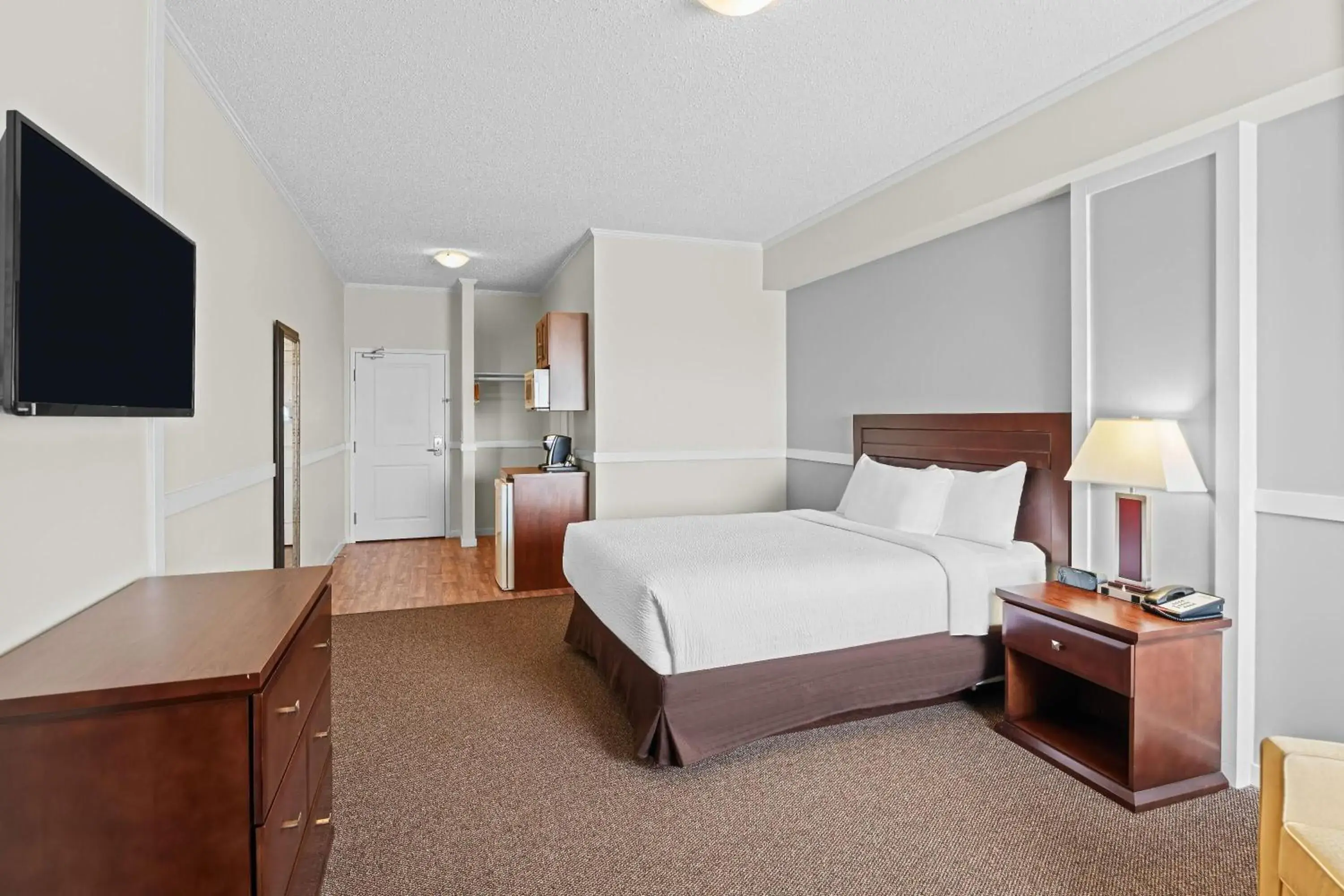 Queen Room - Non-Smoking in Days Inn by Wyndham Lamont Queen Room - Non-Smoking in Days Inn by Wyndham Lamont