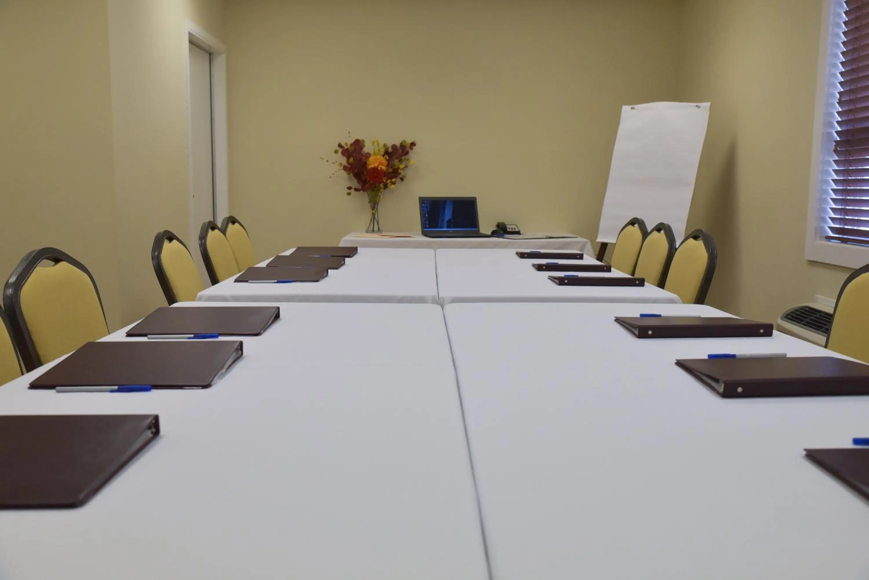 Meeting/conference room in Days Inn by Wyndham Lamont