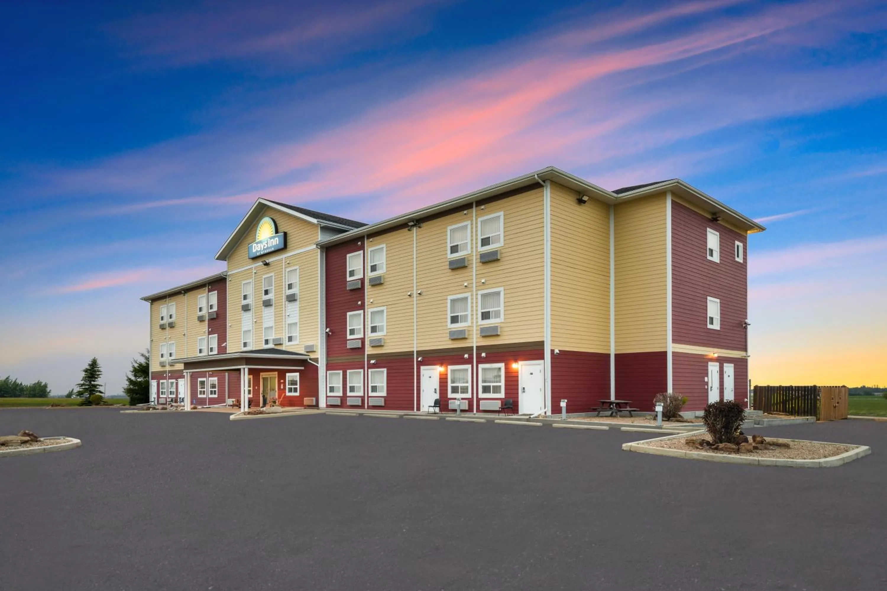 Property building in Days Inn by Wyndham Lamont