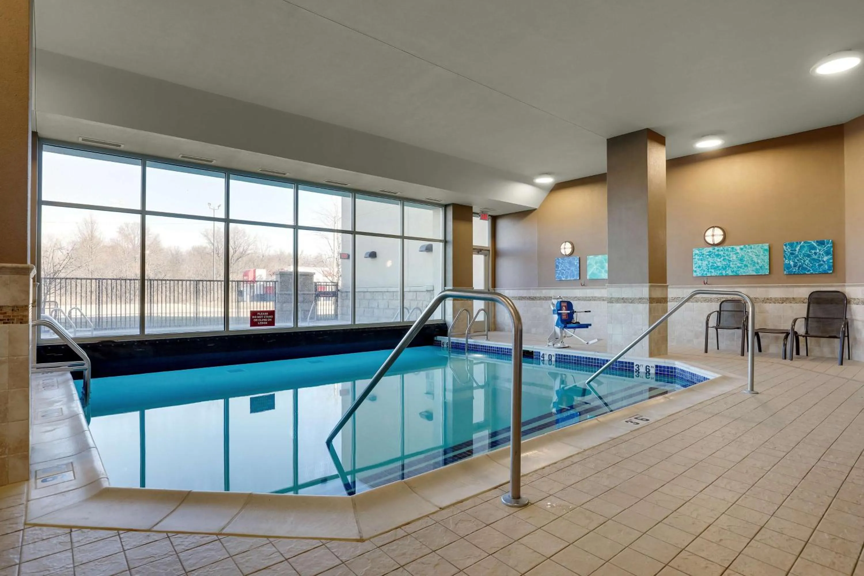 Pool view in Drury Plaza Hotel Mt Vernon