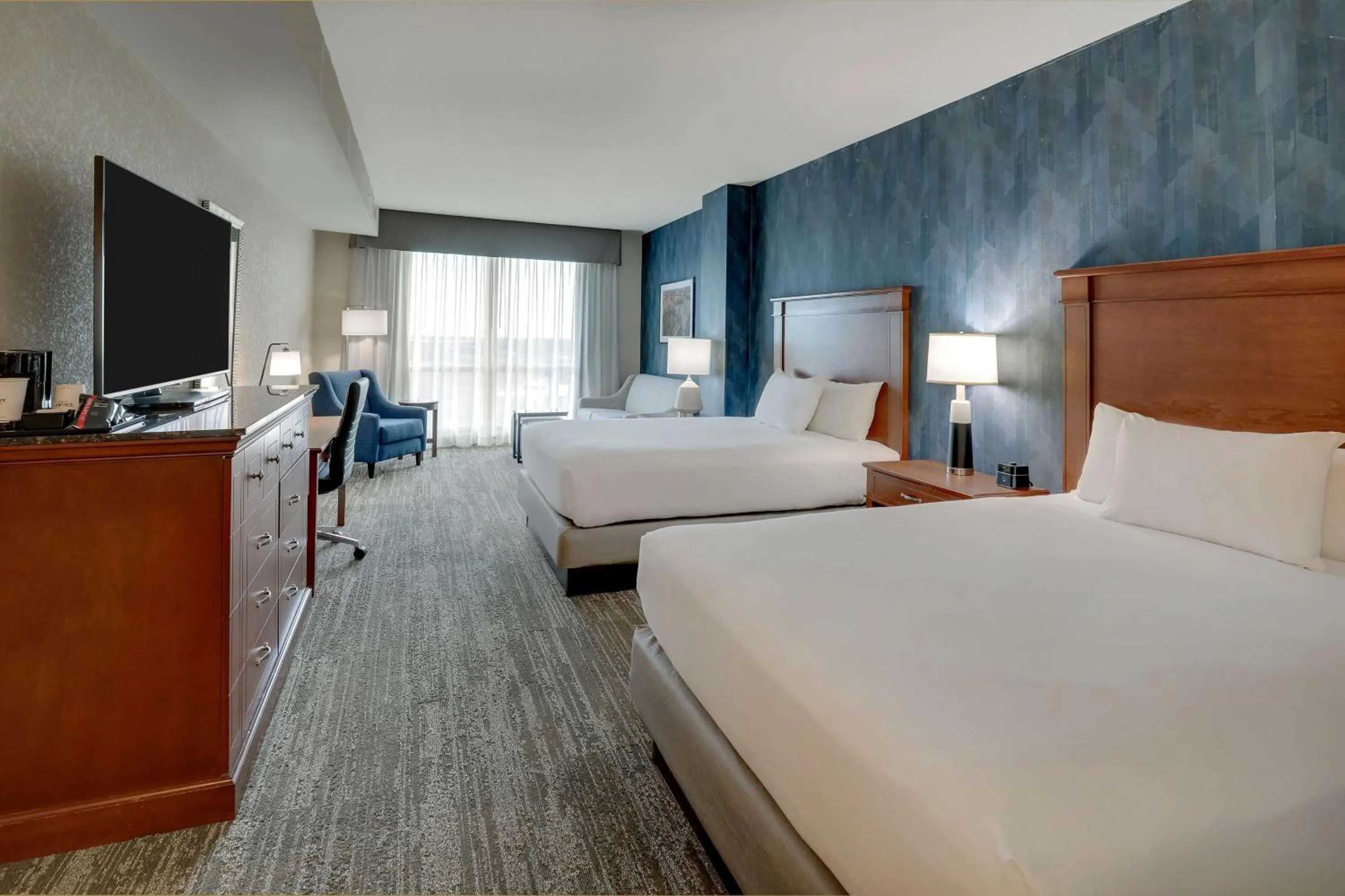 Bedroom, Bed in Drury Plaza Hotel Mt Vernon