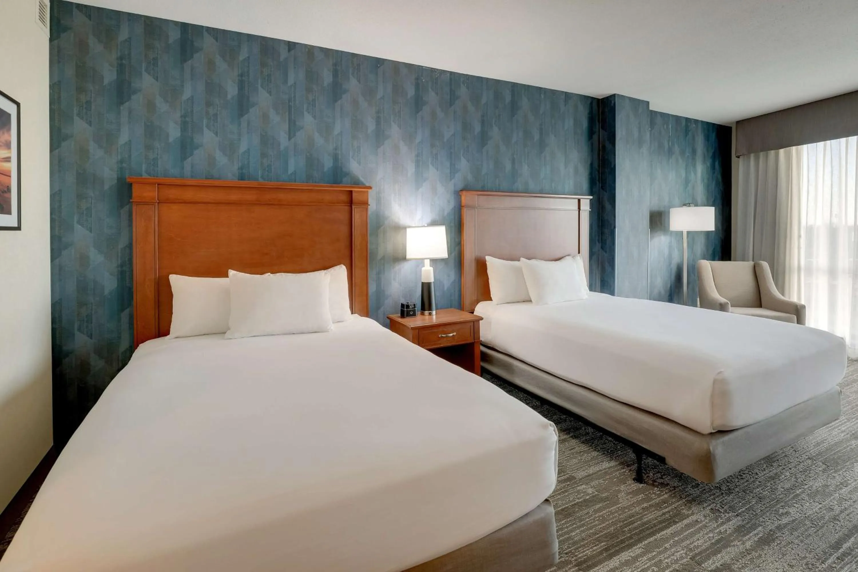 Bedroom, Bed in Drury Plaza Hotel Mt Vernon