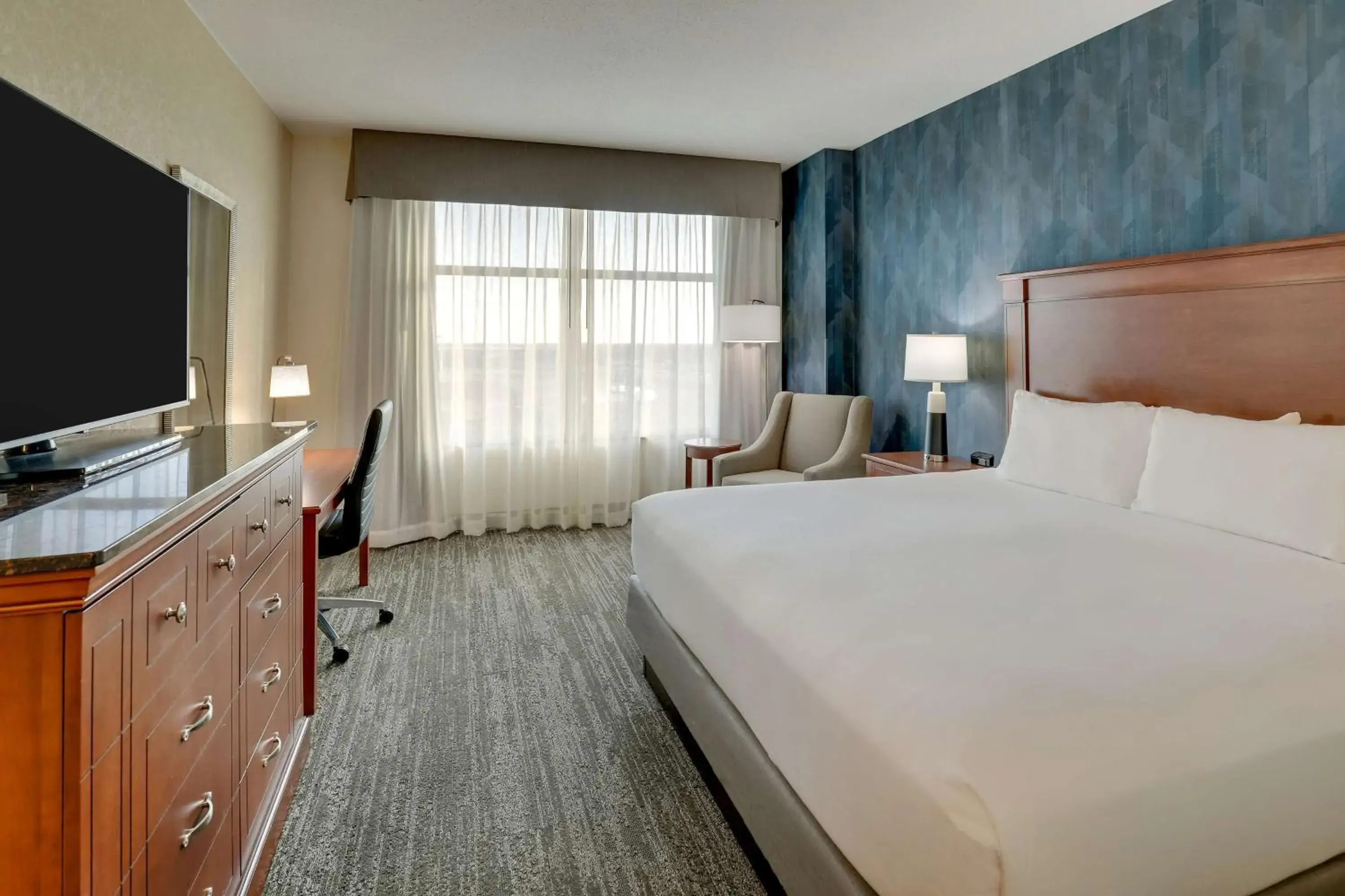 Deluxe King Room in Drury Plaza Hotel Mt Vernon Deluxe King Room in Drury Plaza Hotel Mt Vernon