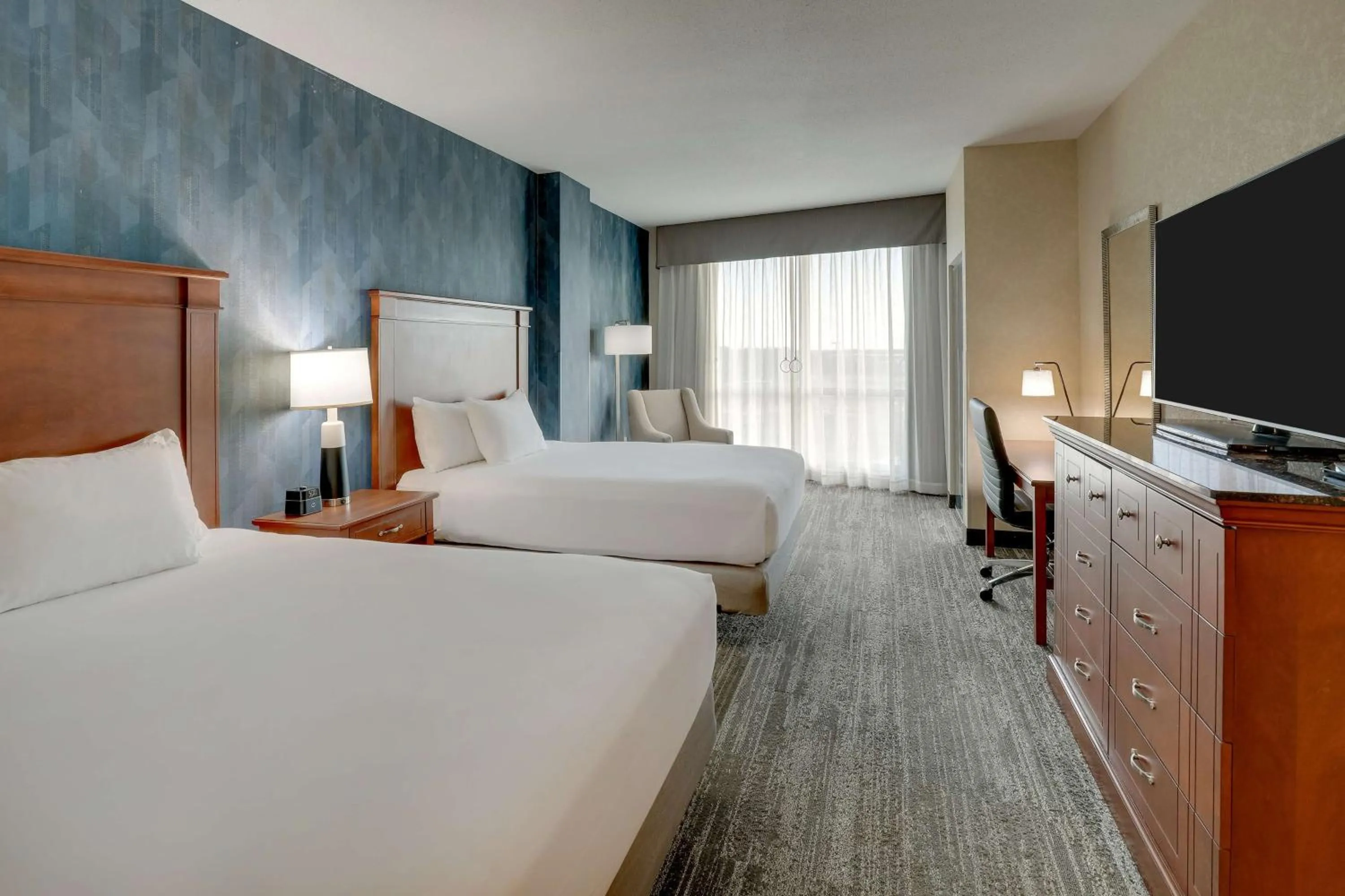 Bedroom, Bed in Drury Plaza Hotel Mt Vernon