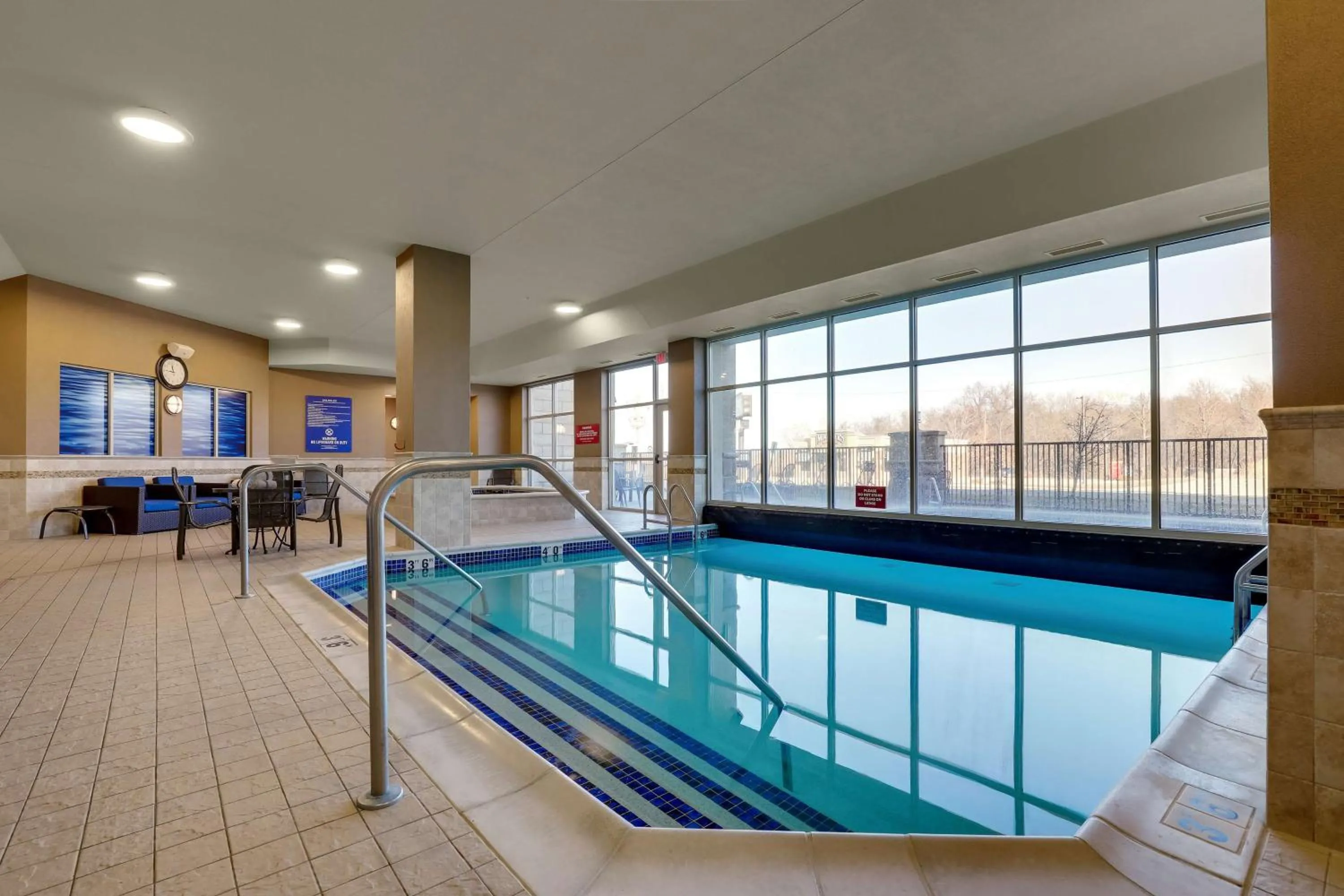 Pool view in Drury Plaza Hotel Mt Vernon