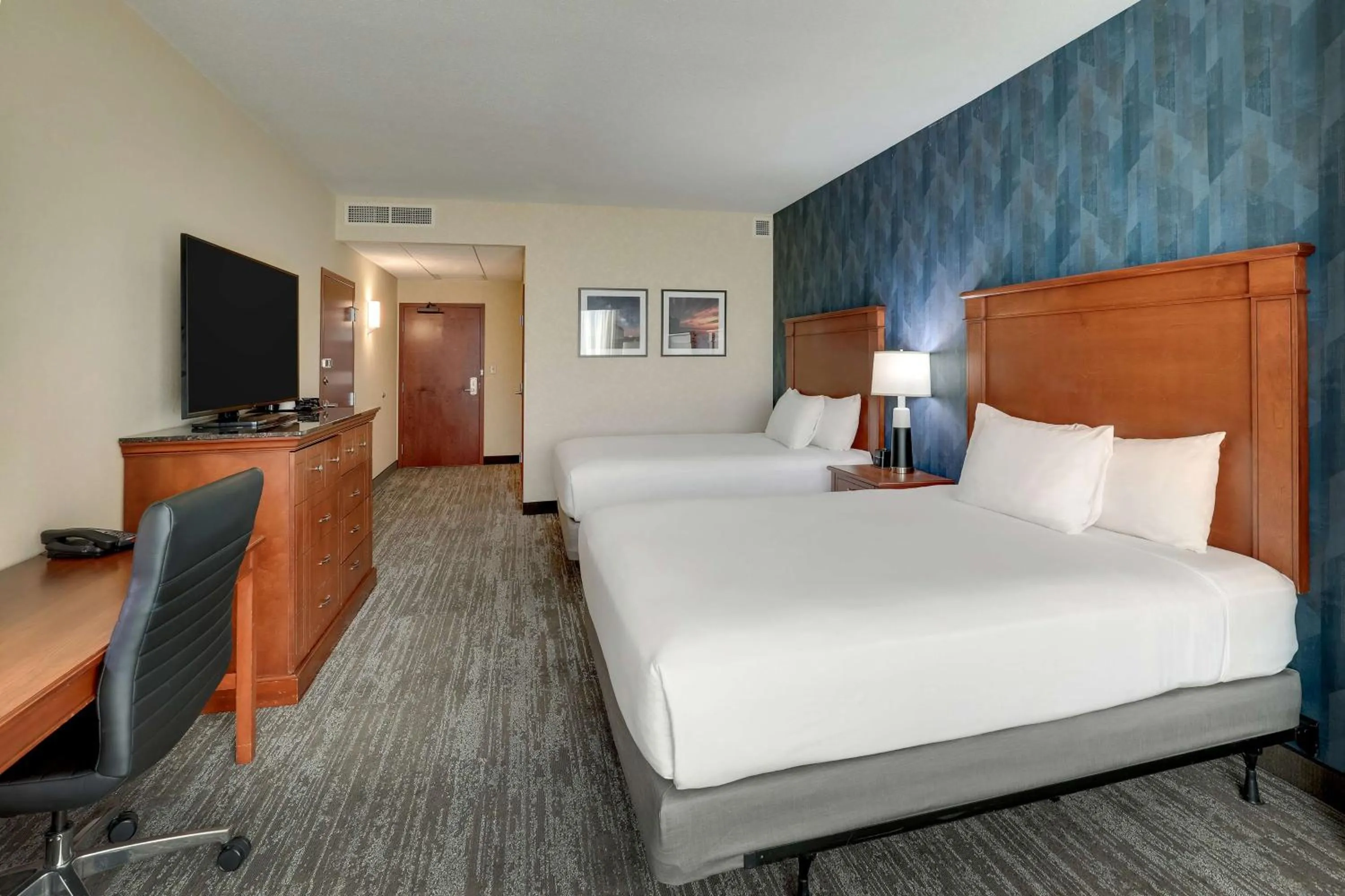 Bedroom, Bed in Drury Plaza Hotel Mt Vernon