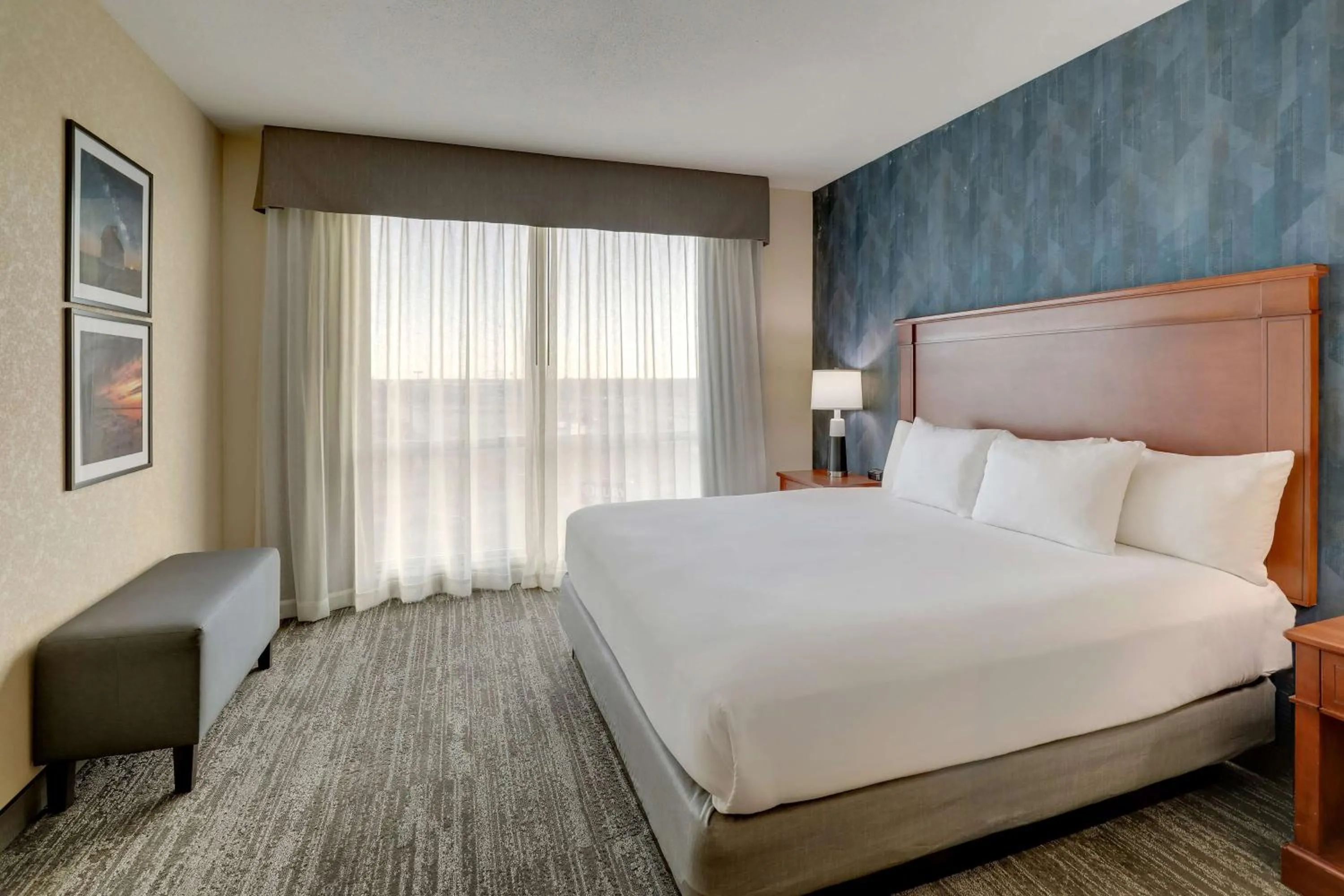 Bedroom, Bed in Drury Plaza Hotel Mt Vernon