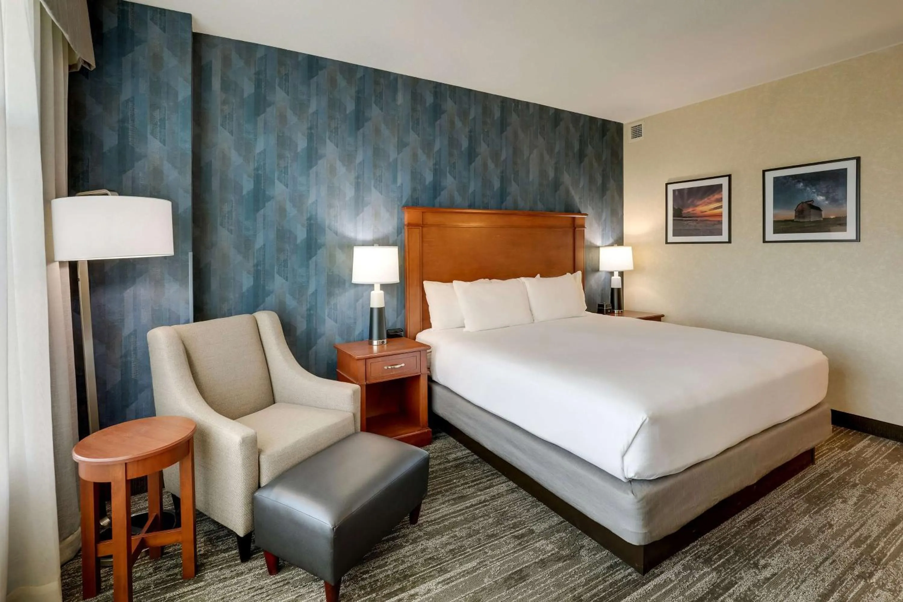 Bedroom, Bed in Drury Plaza Hotel Mt Vernon