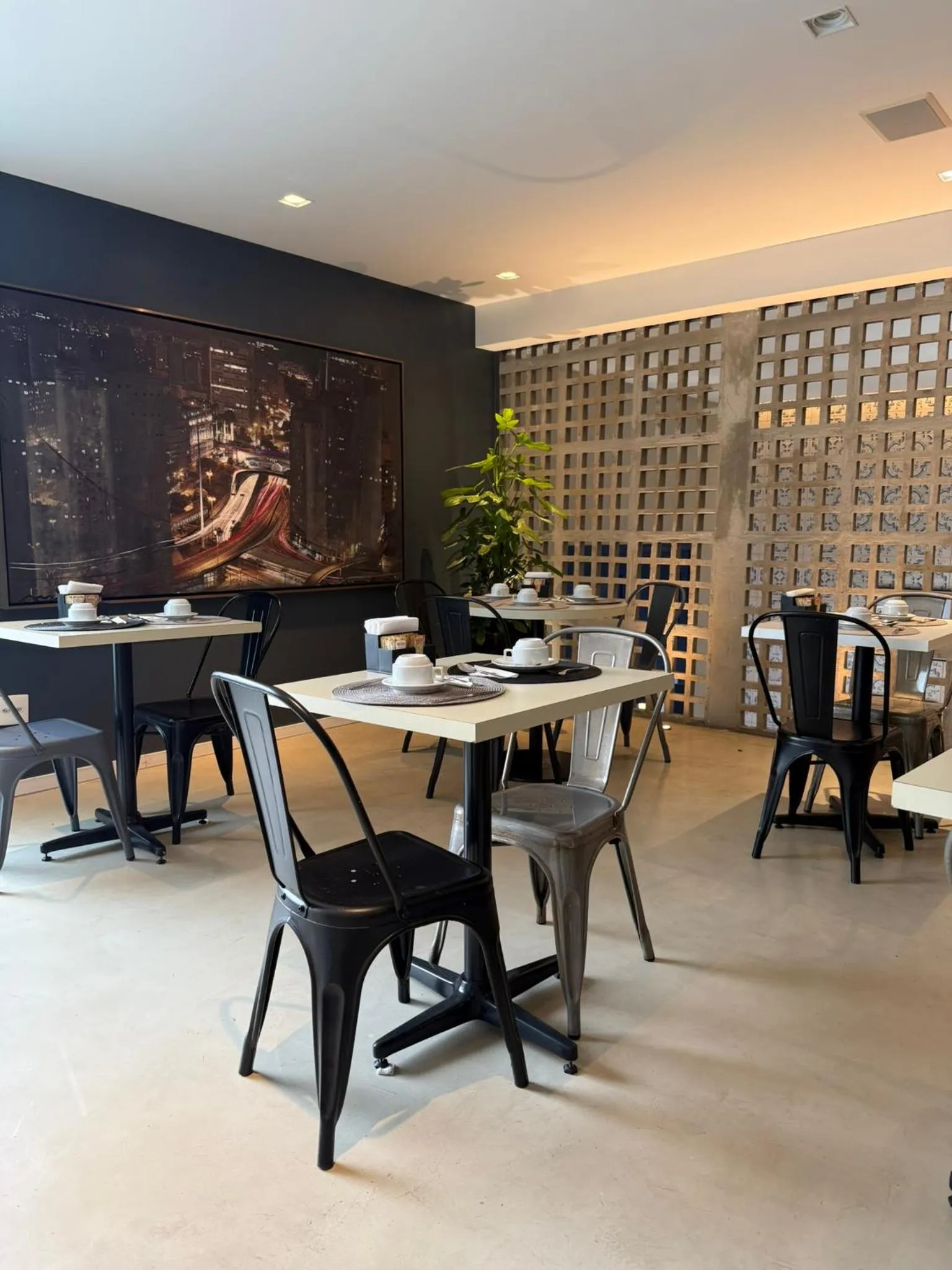 Restaurant/places to eat in Bê Hotel