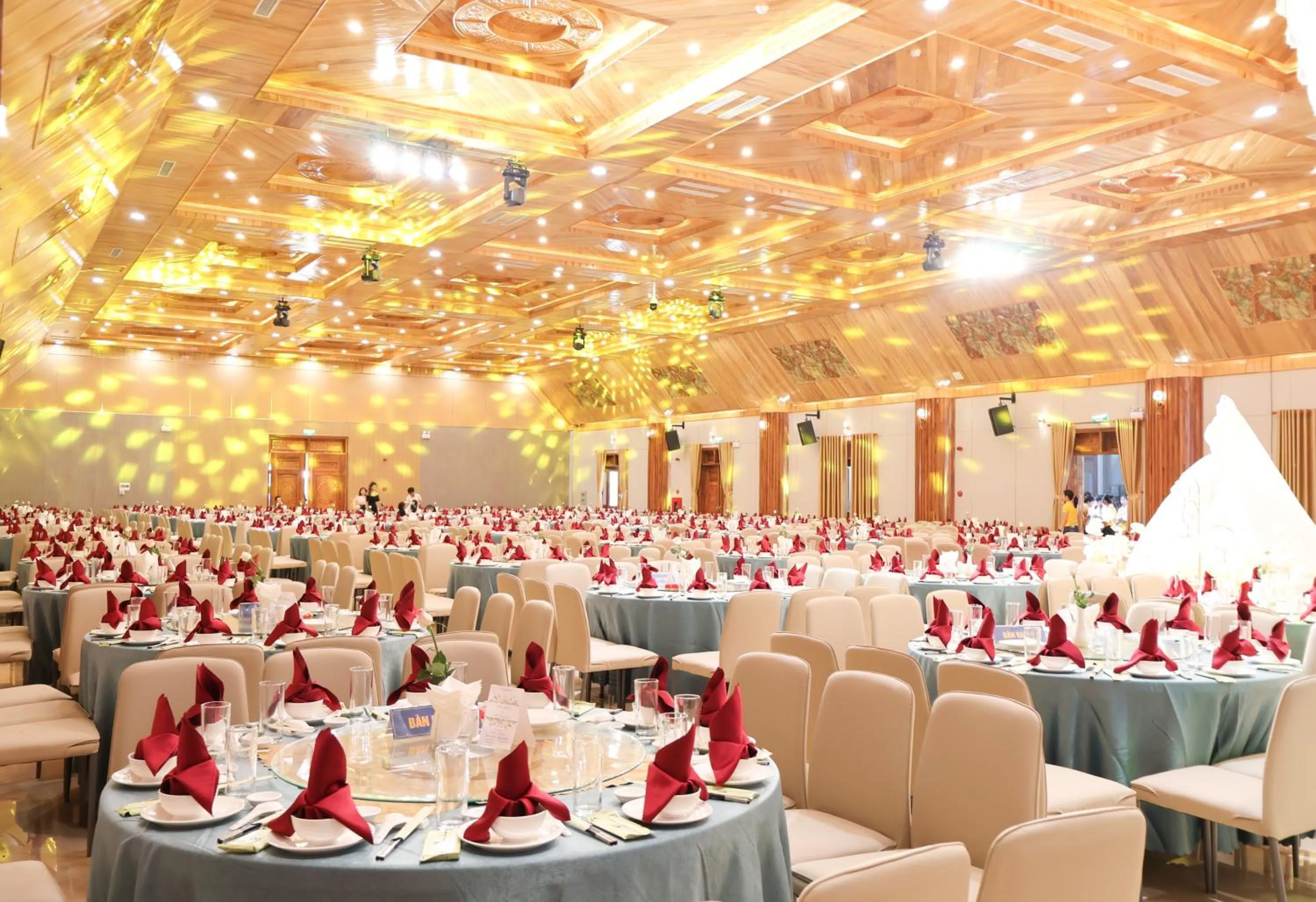 Restaurant/places to eat in Phú Long Tam Kỳ Hotel & Restaurant