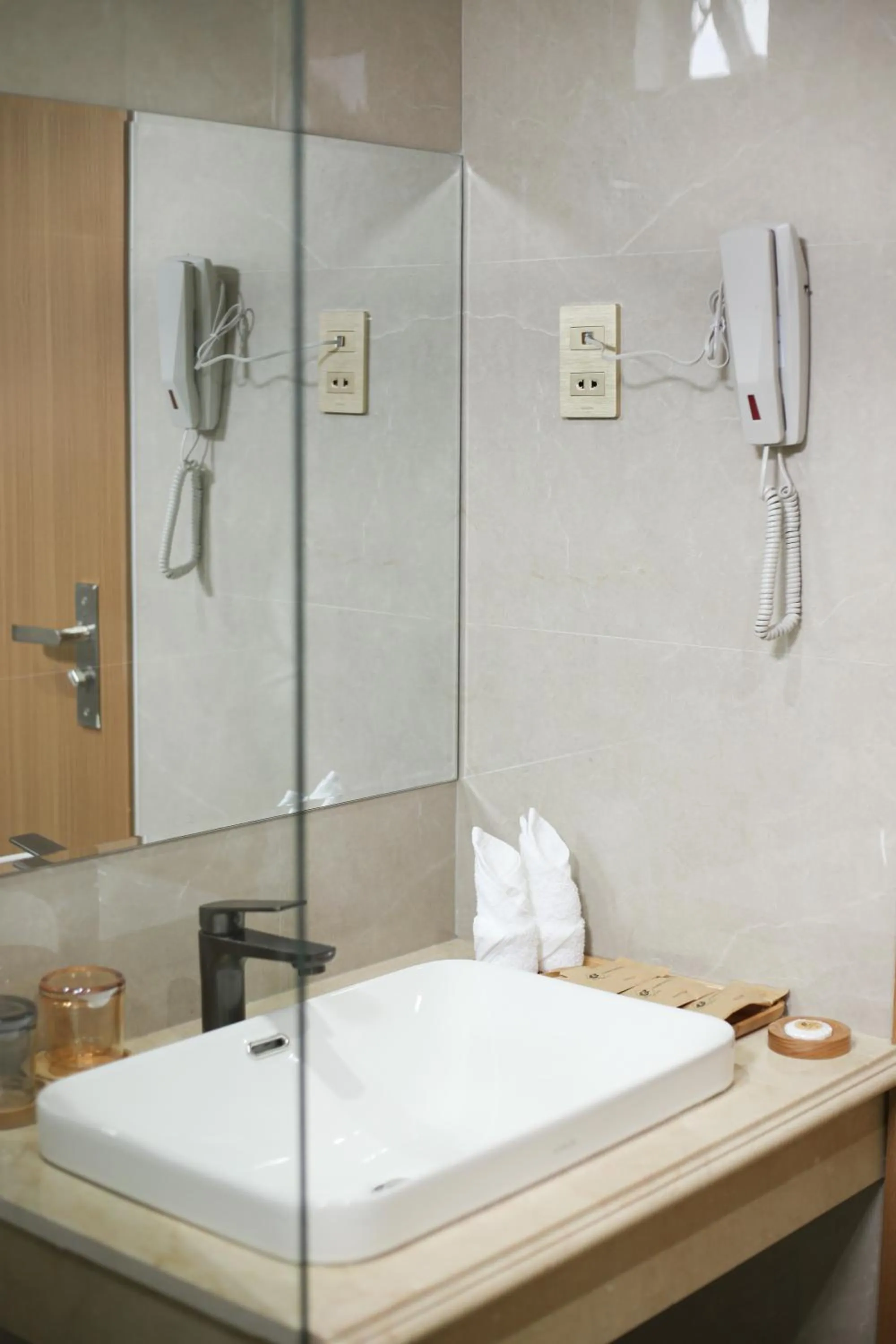 Shower in Phú Long Tam Kỳ Hotel & Restaurant