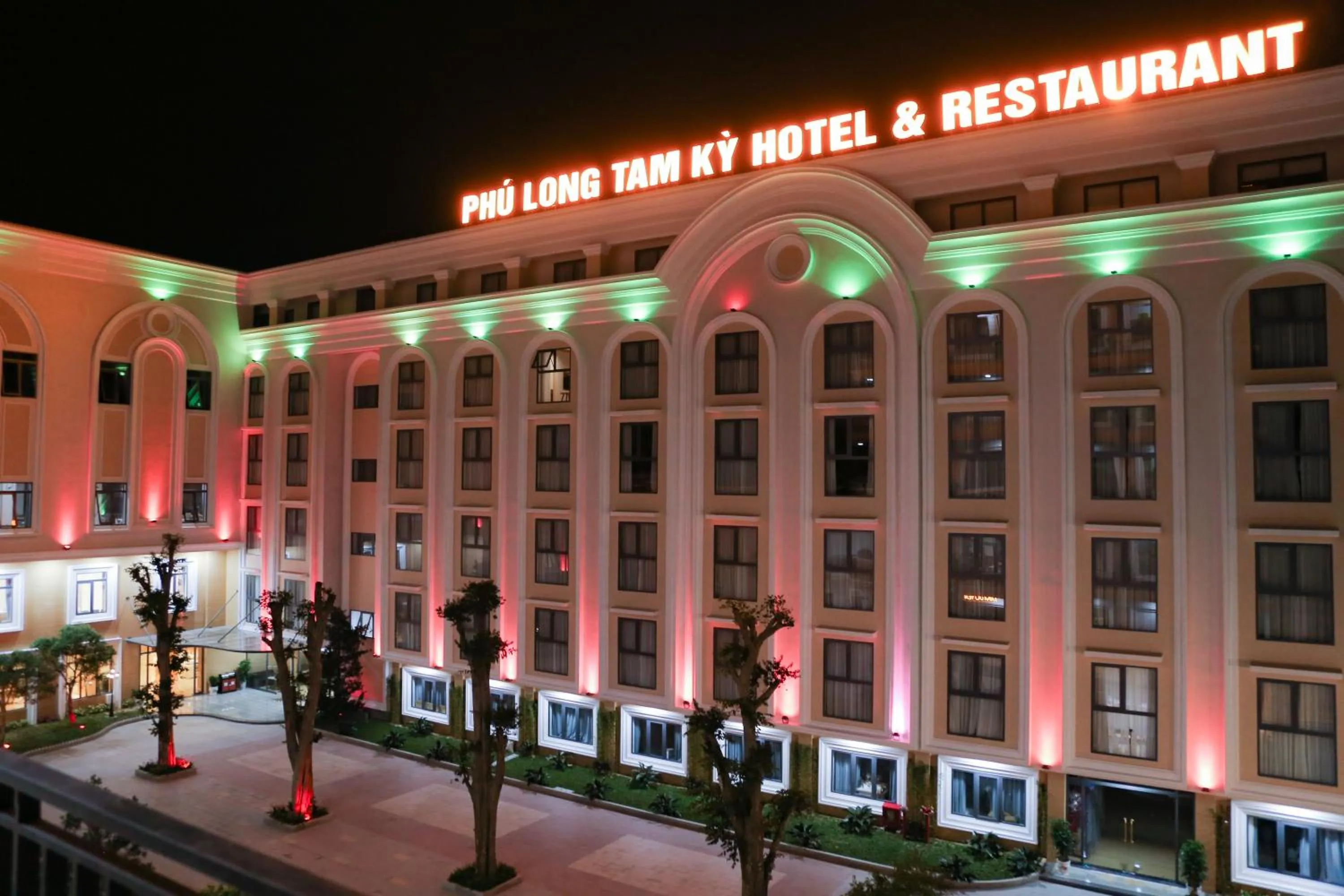 Property building in Phú Long Tam Kỳ Hotel & Restaurant