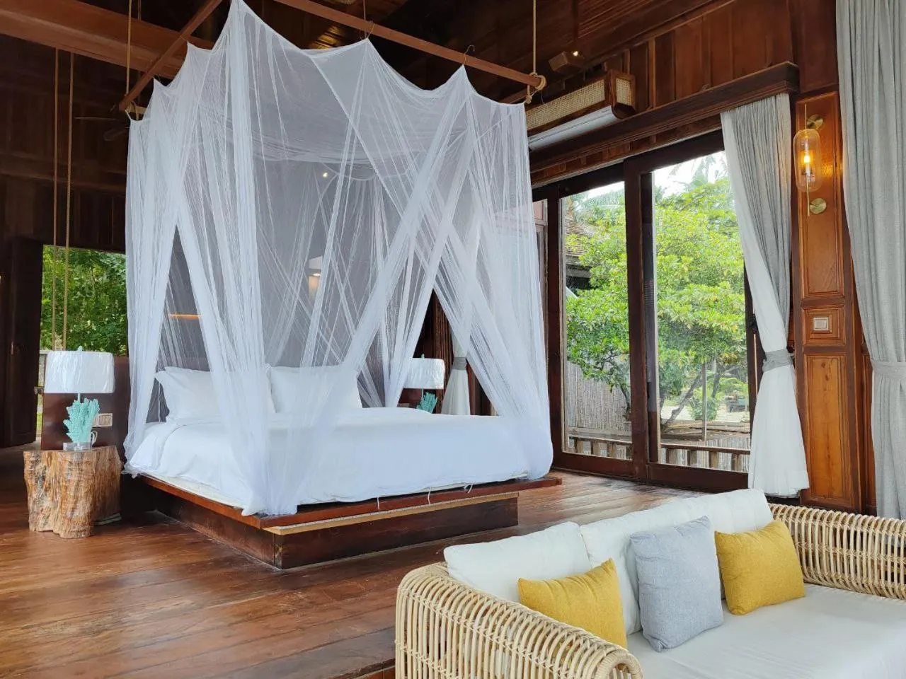 Bedroom, Bed in Full Moon Island Resort