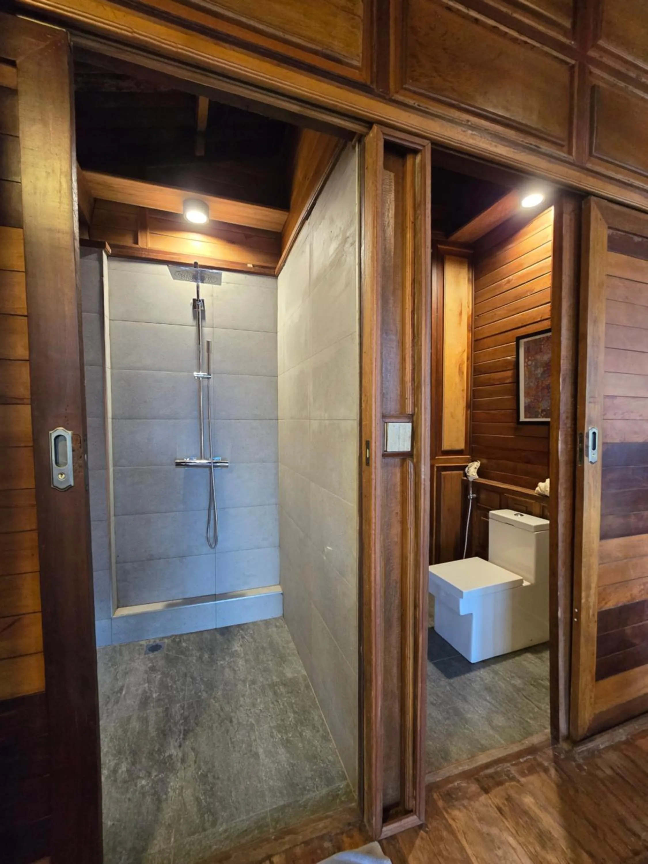 Shower in Full Moon Island Resort