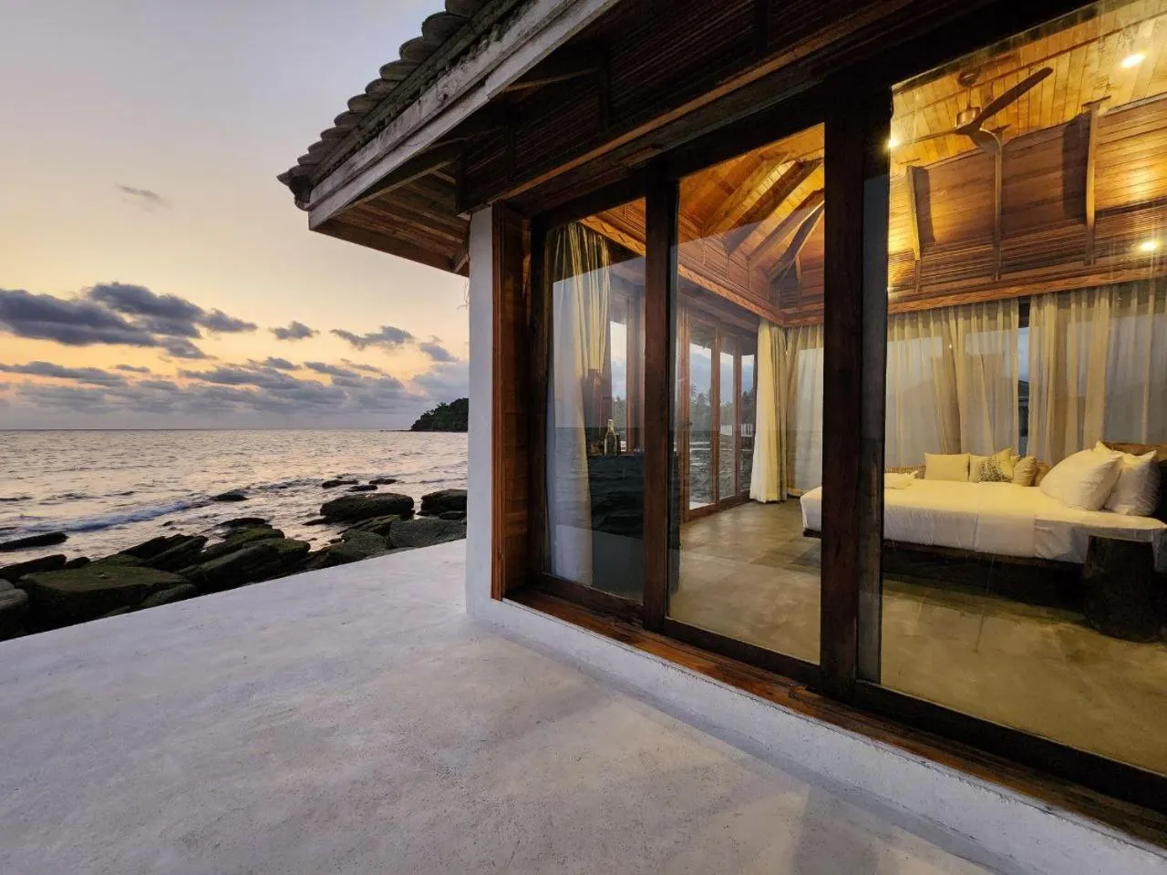 Sea view, Bed in Full Moon Island Resort