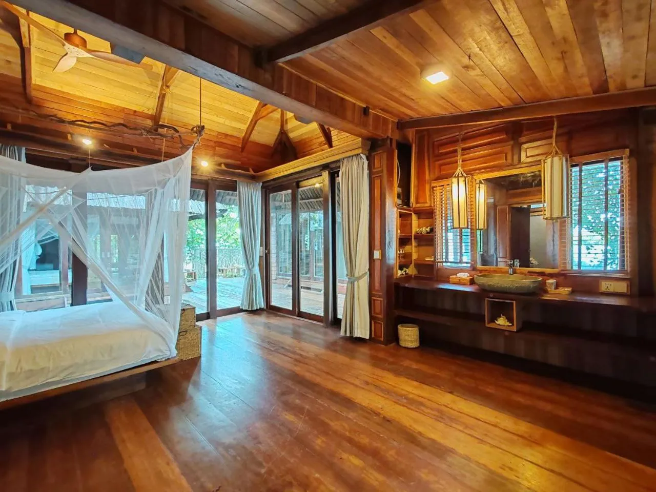 Bedroom, Bed in Full Moon Island Resort