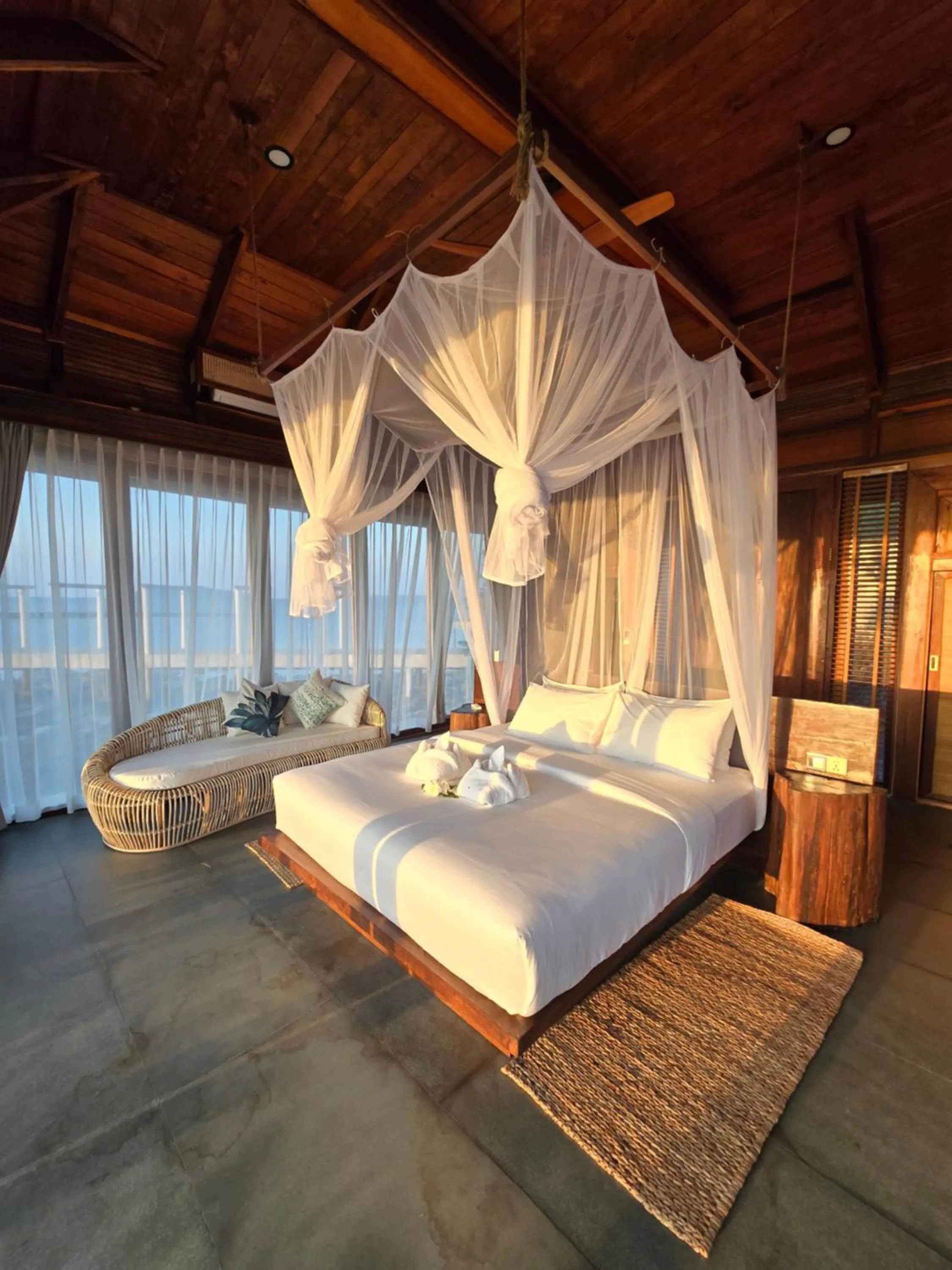 Photo of the whole room, Bed in Full Moon Island Resort
