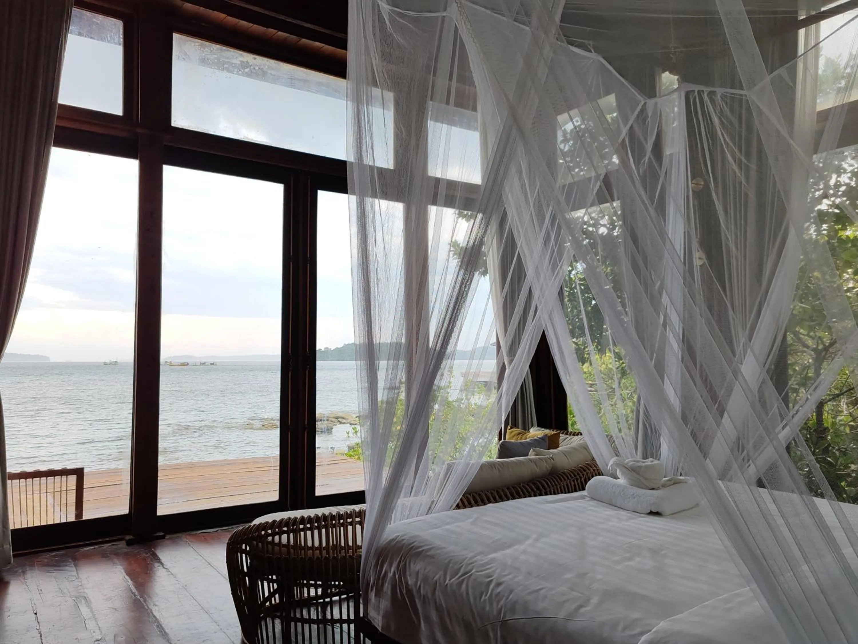 View (from property/room), Bed in Full Moon Island Resort