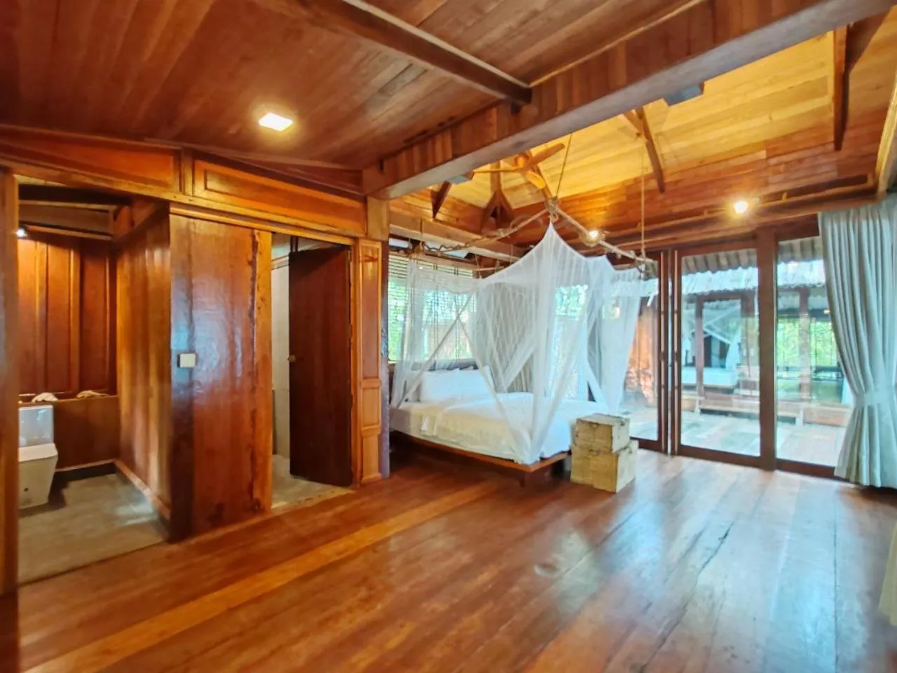 Bathroom, Bed in Full Moon Island Resort