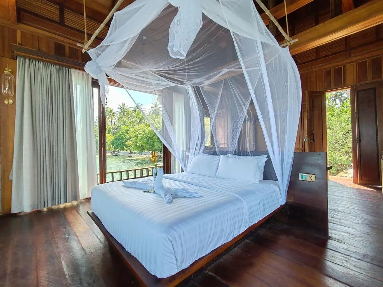Bedroom, Bed in Full Moon Island Resort