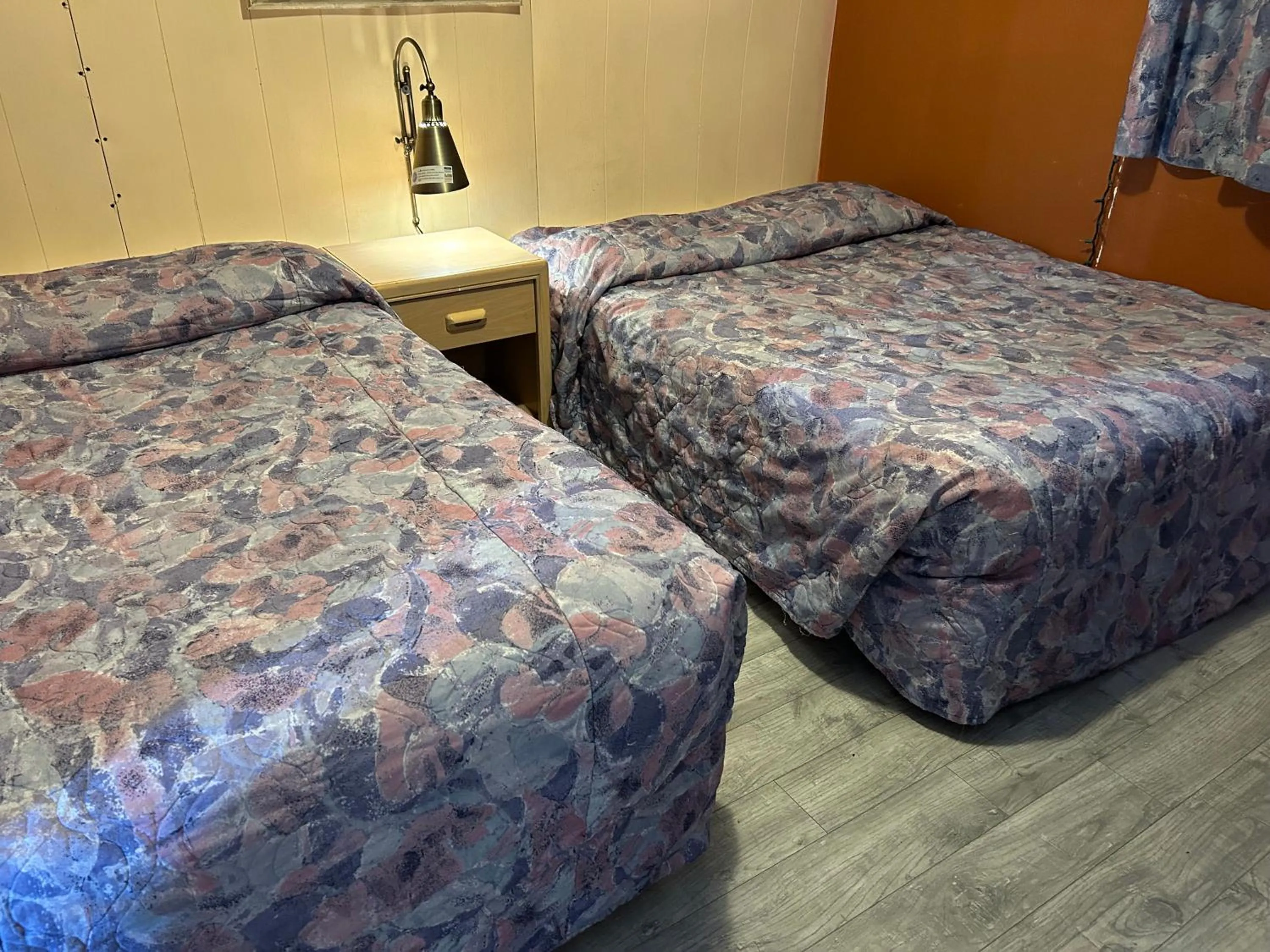 Bedroom in Road Runner Motel Merritt BC