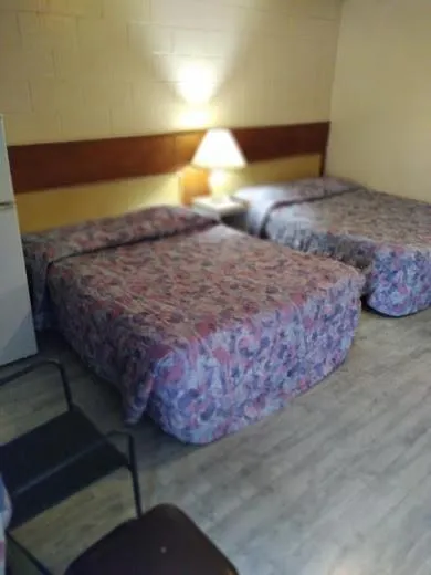 Bedroom in Road Runner Motel Merritt BC