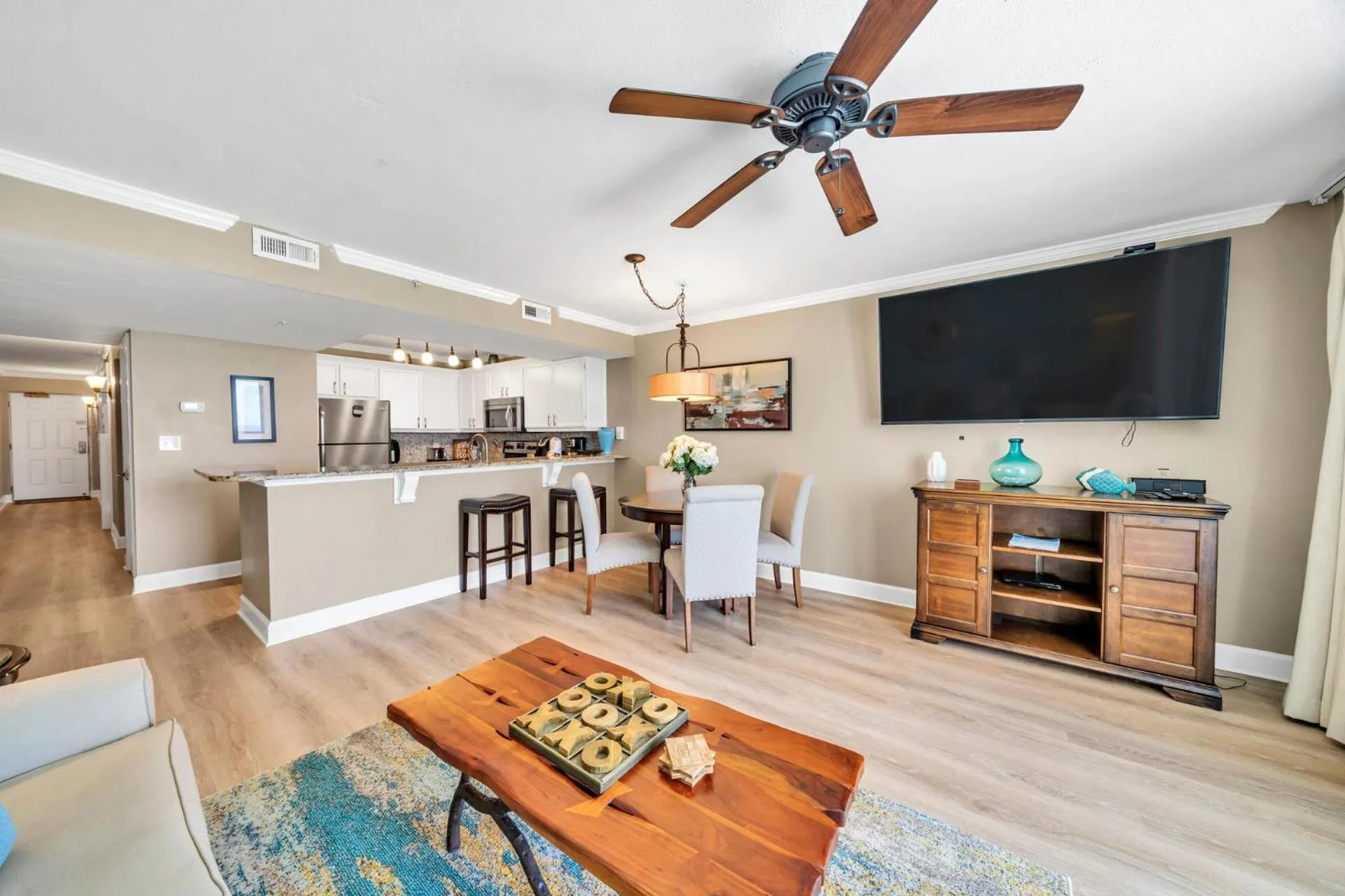 Kitchen or kitchenette in Pelican Beach Resort by Colasan