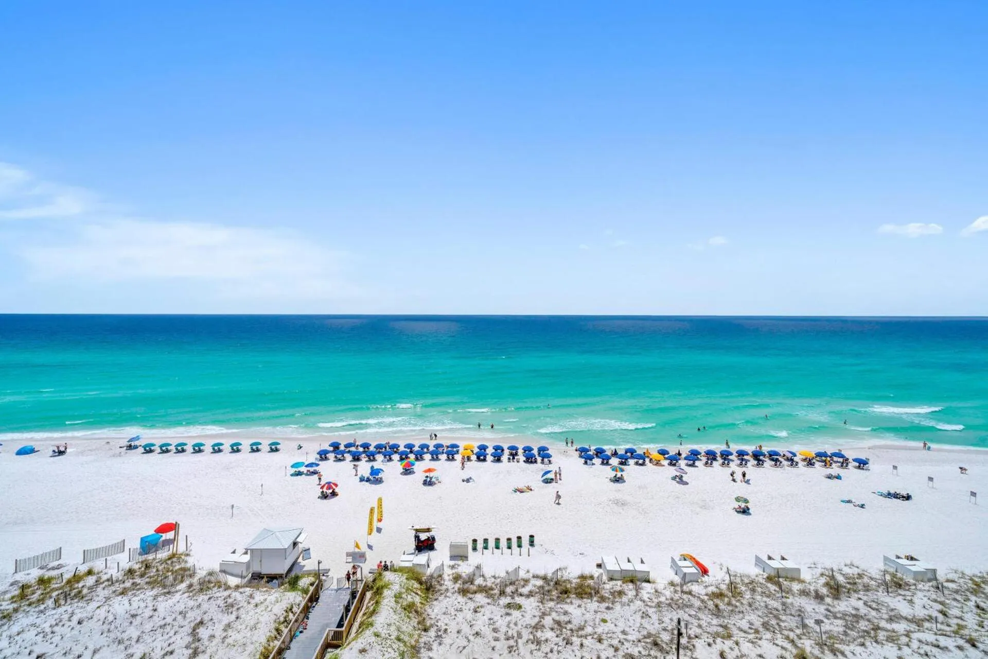 Balcony/Terrace in Pelican Beach Resort by Colasan
