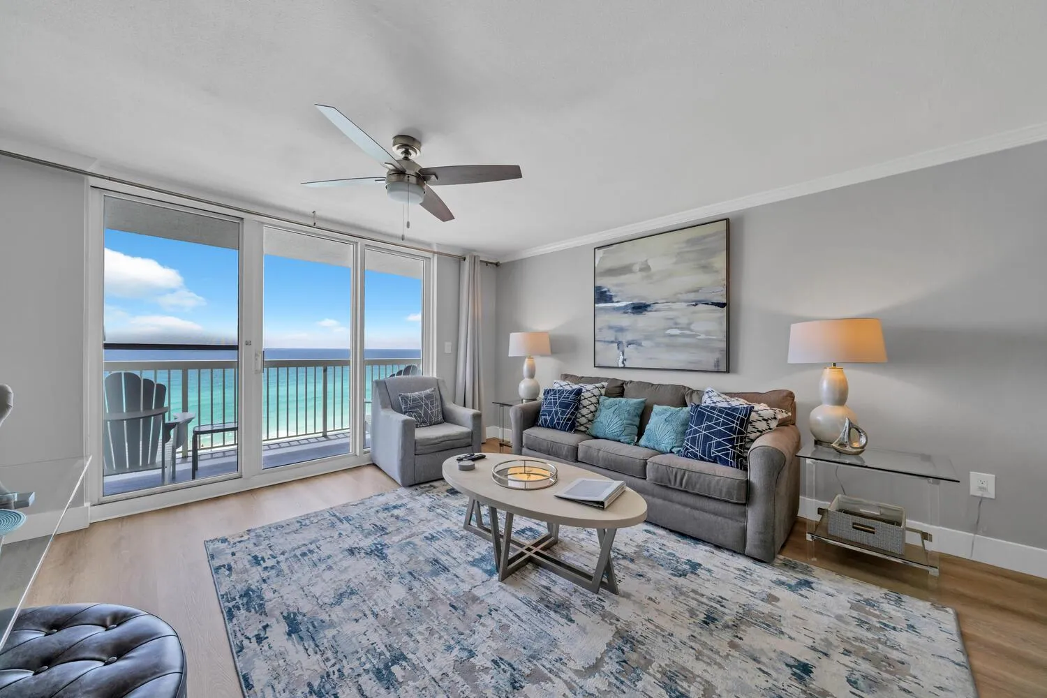 Living room in Pelican Beach Resort by Colasan